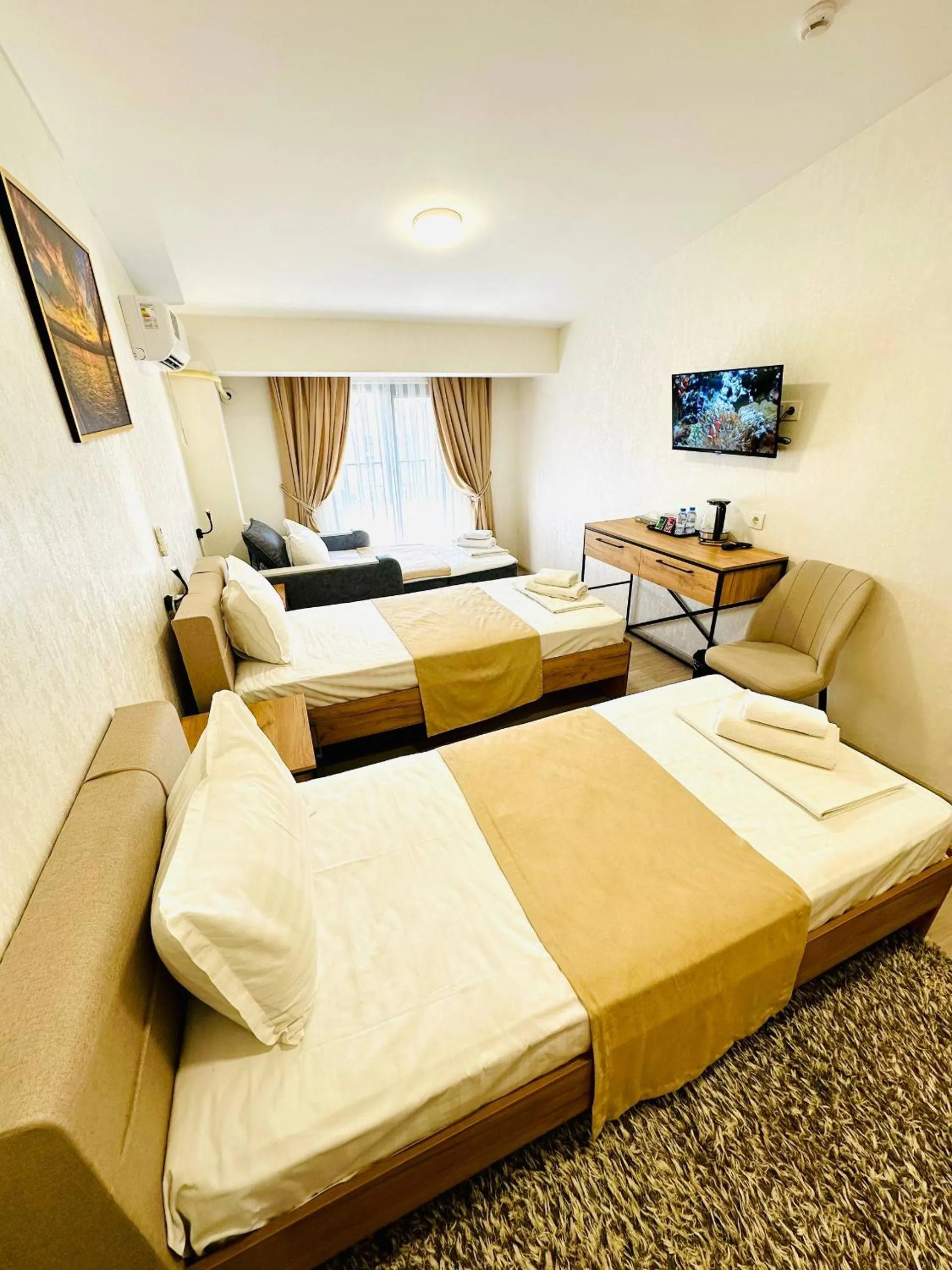 Communal lounge/ TV room, Bed in SADI Hotel