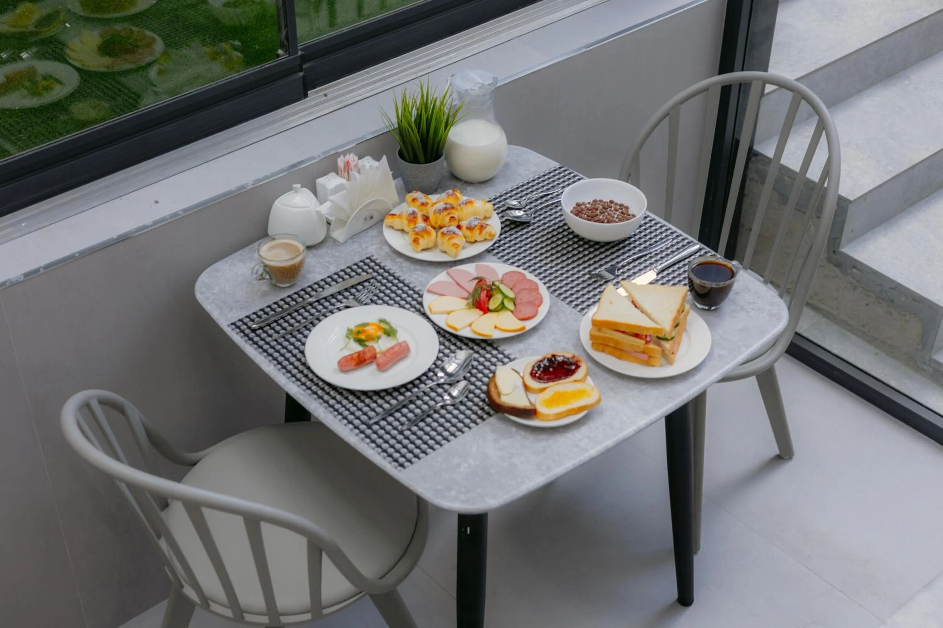 Food and drinks in SADI Hotel