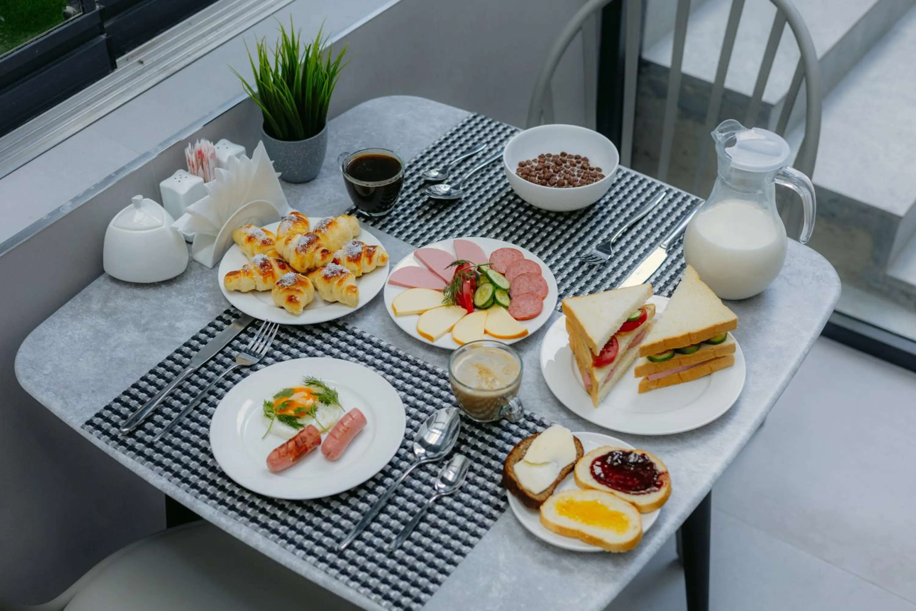 Food and drinks in SADI Hotel