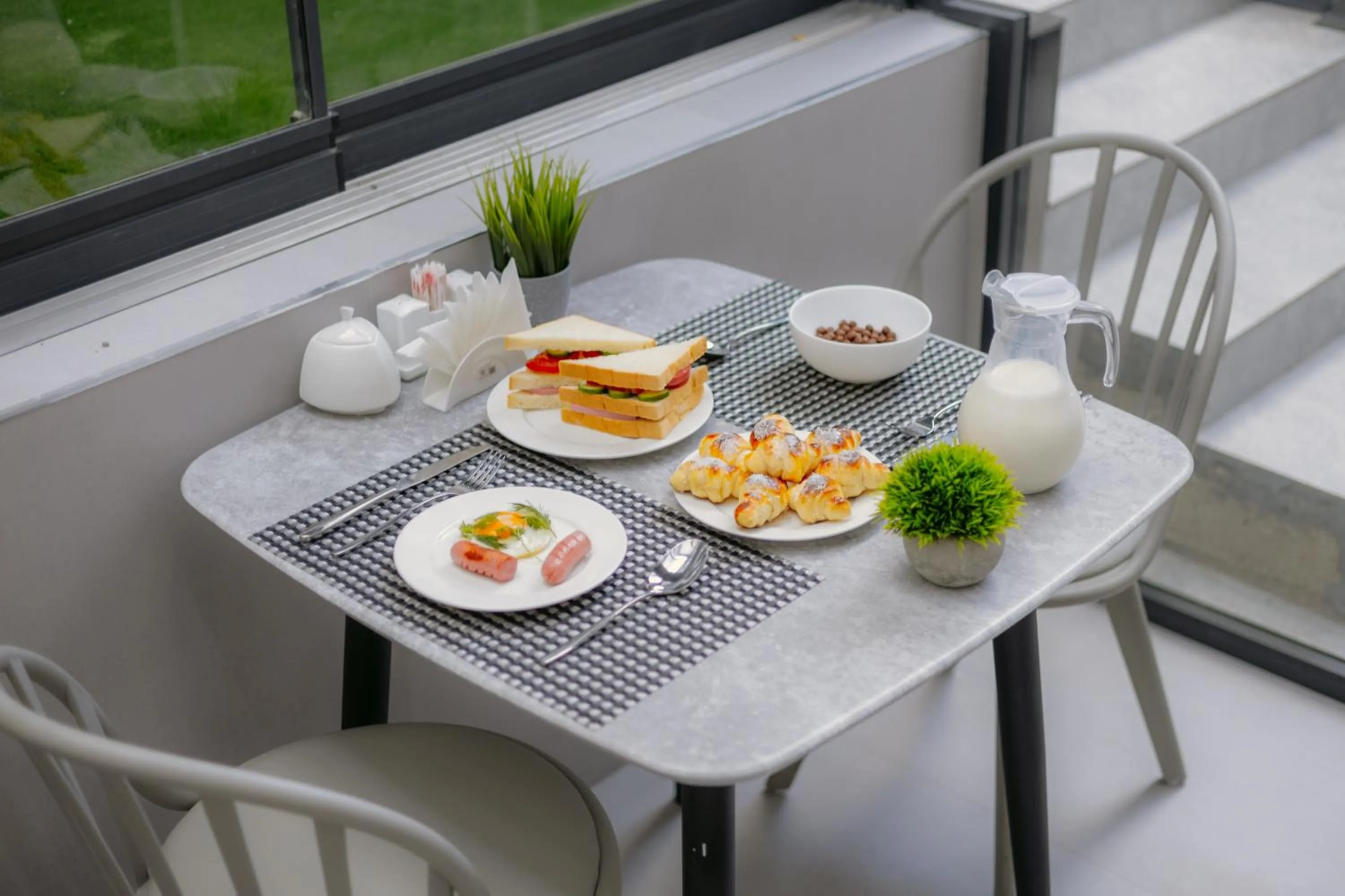 Food and drinks in SADI Hotel