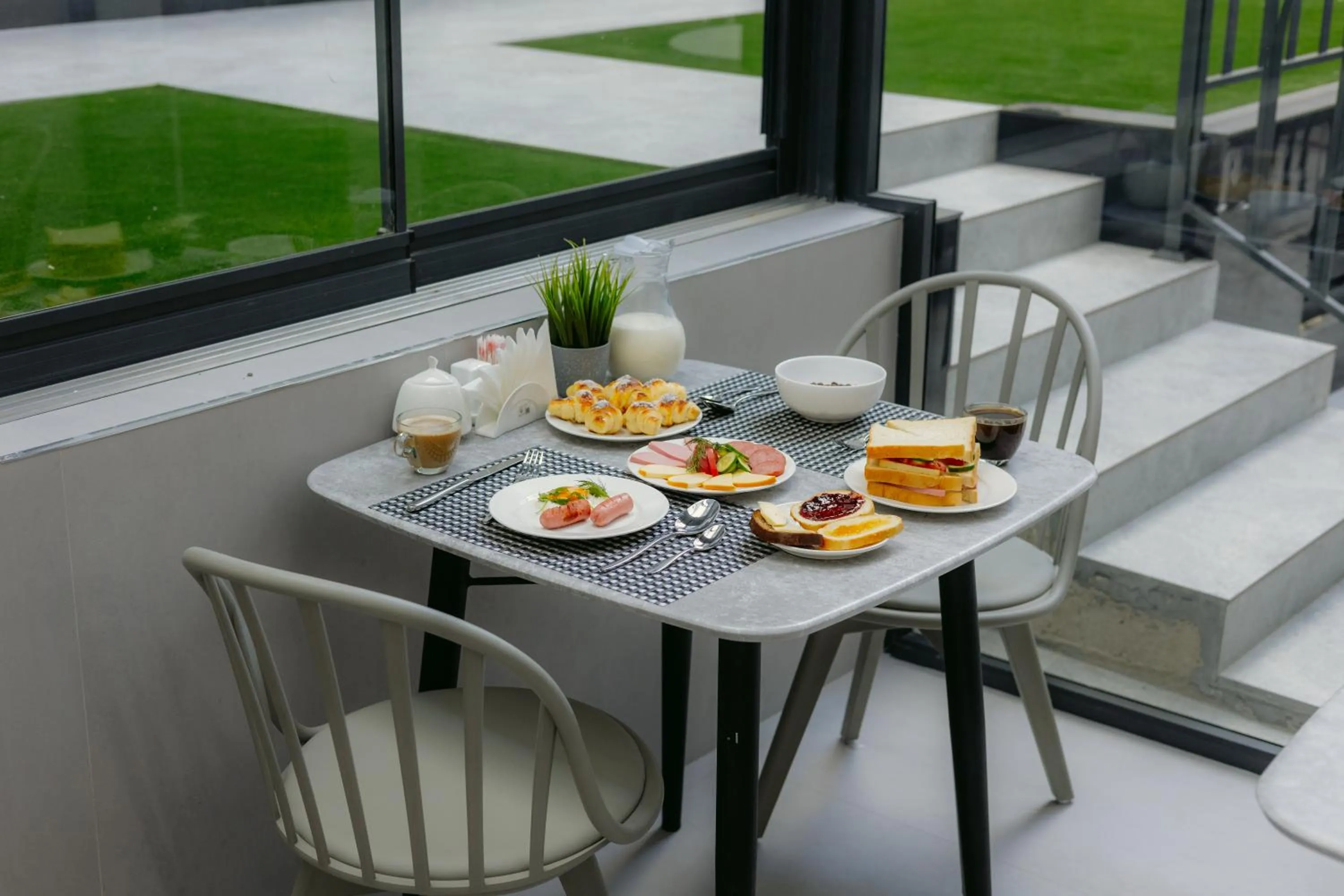 Restaurant/places to eat in SADI Hotel