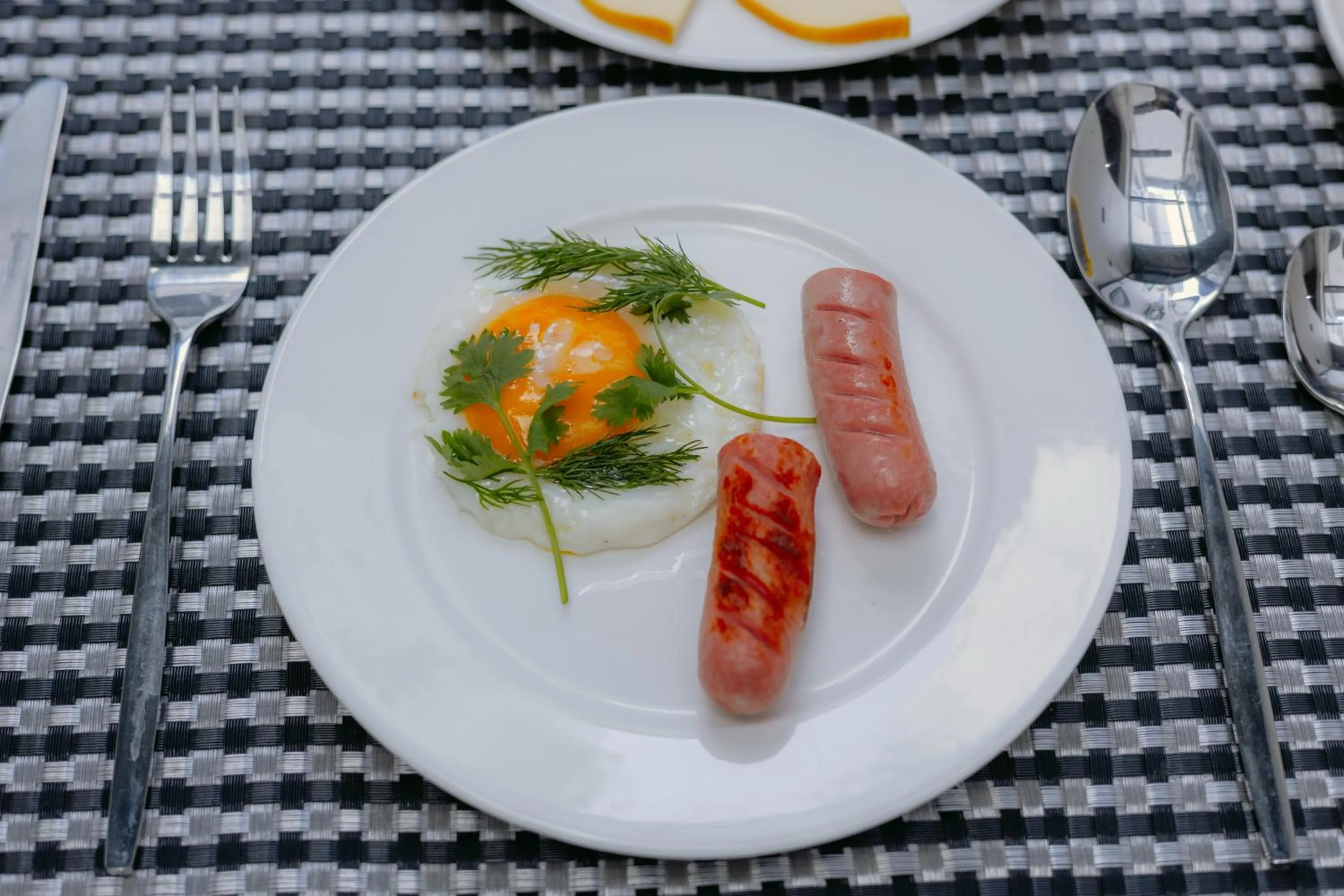 Food and drinks in SADI Hotel