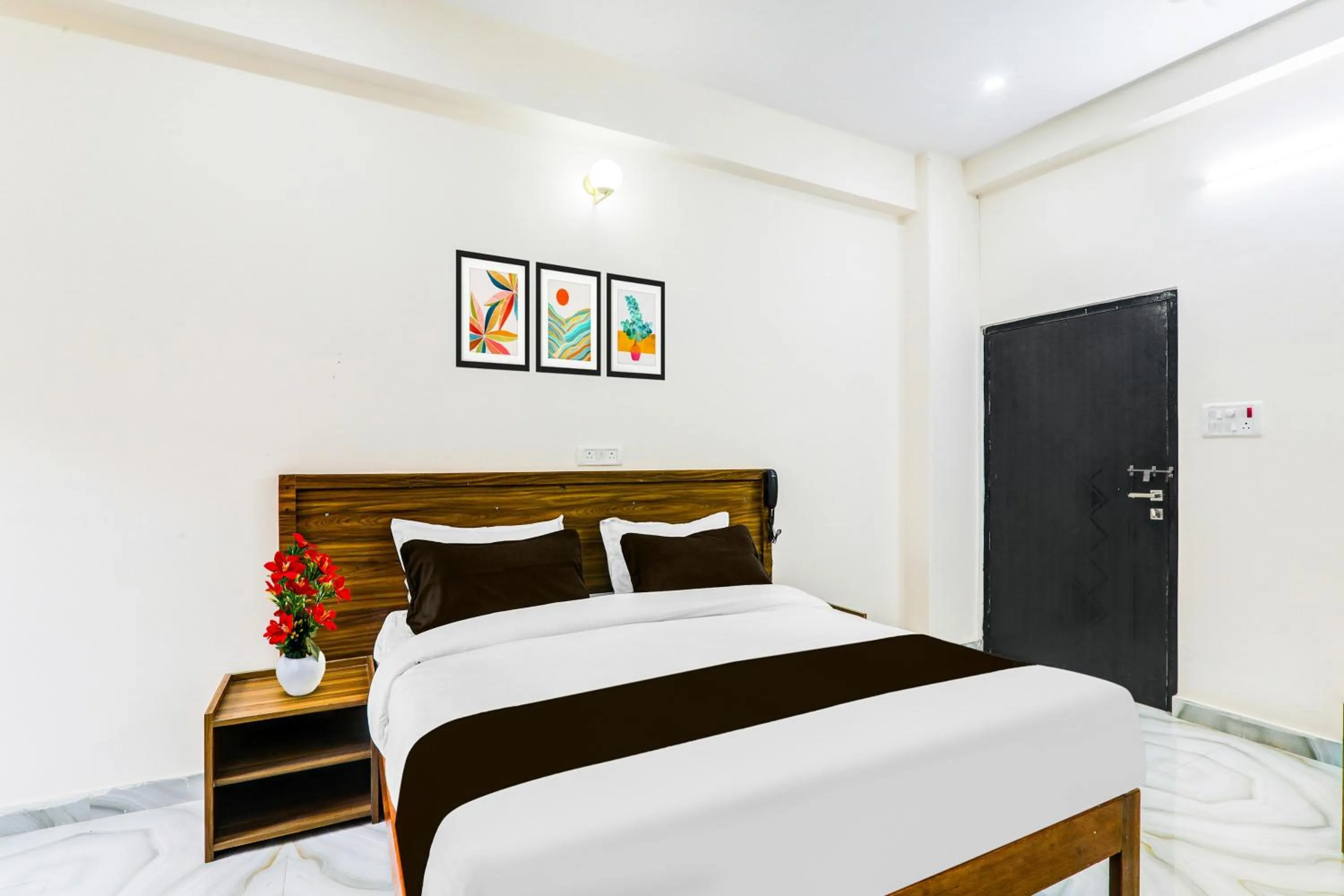 Bedroom, Bed in Super Collection O Chitaipur IIT BHU Campus Varanasi