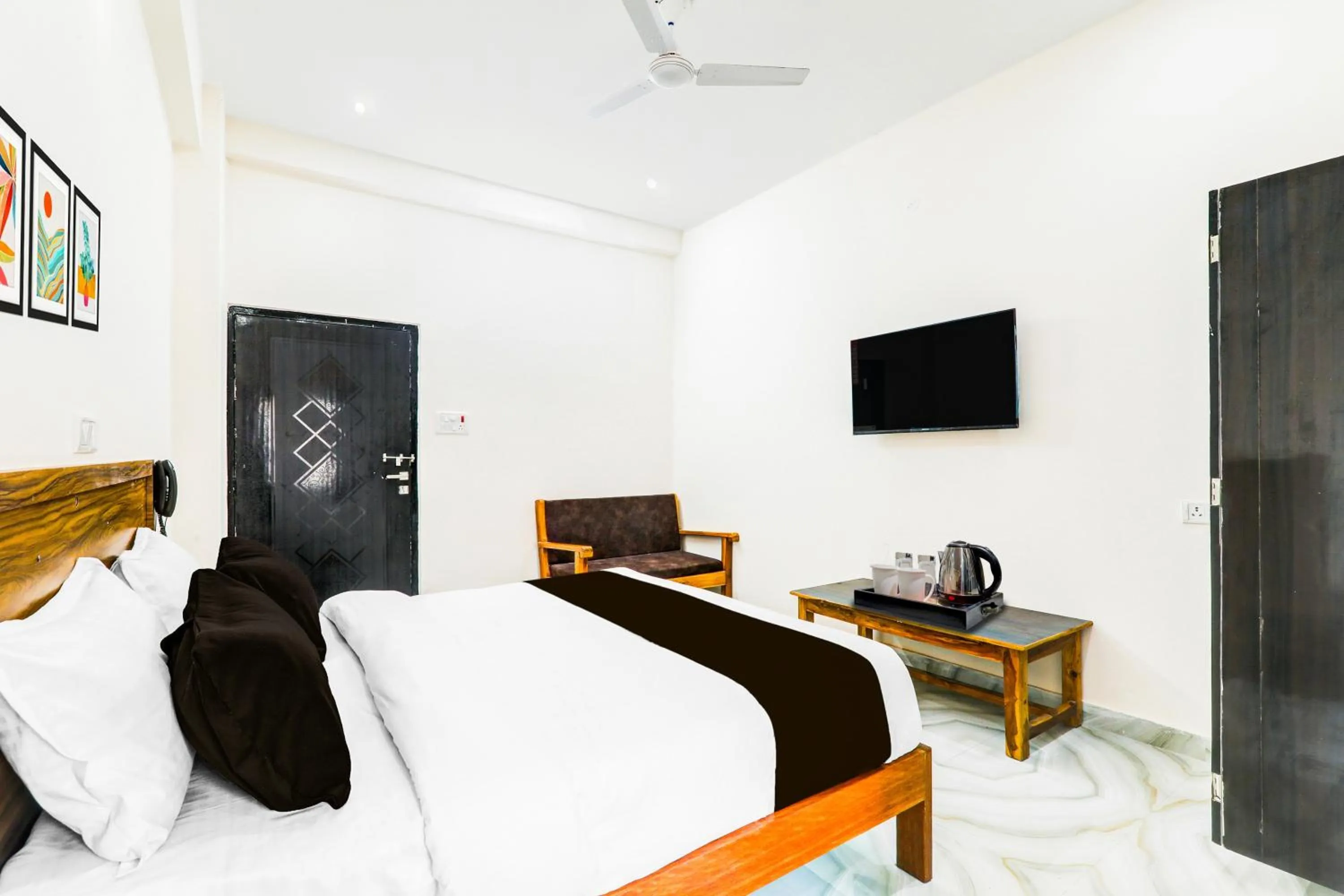 Bedroom, Bed in Super Collection O Chitaipur IIT BHU Campus Varanasi