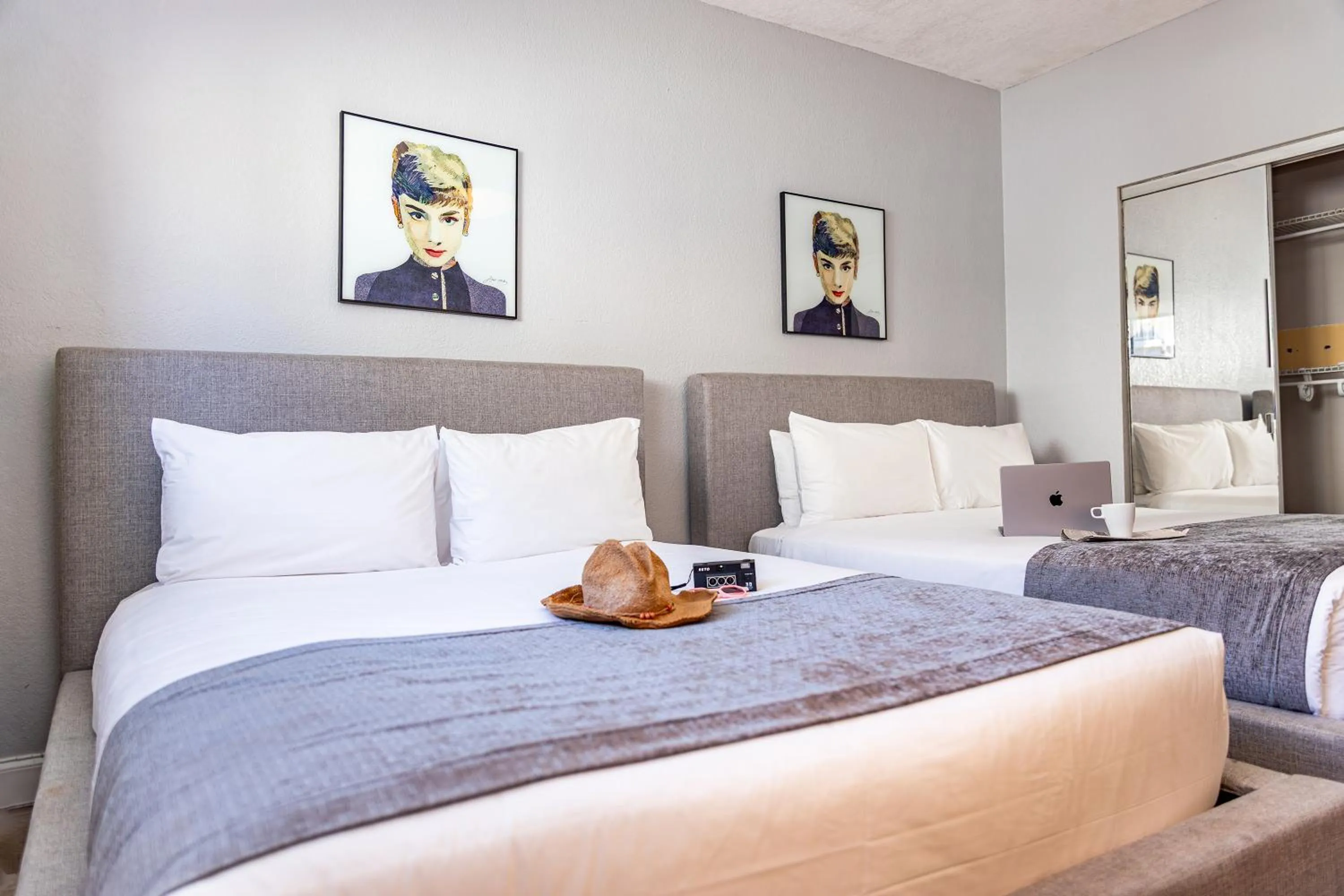 Bedroom, Bed in Beachside All Suites Hotel