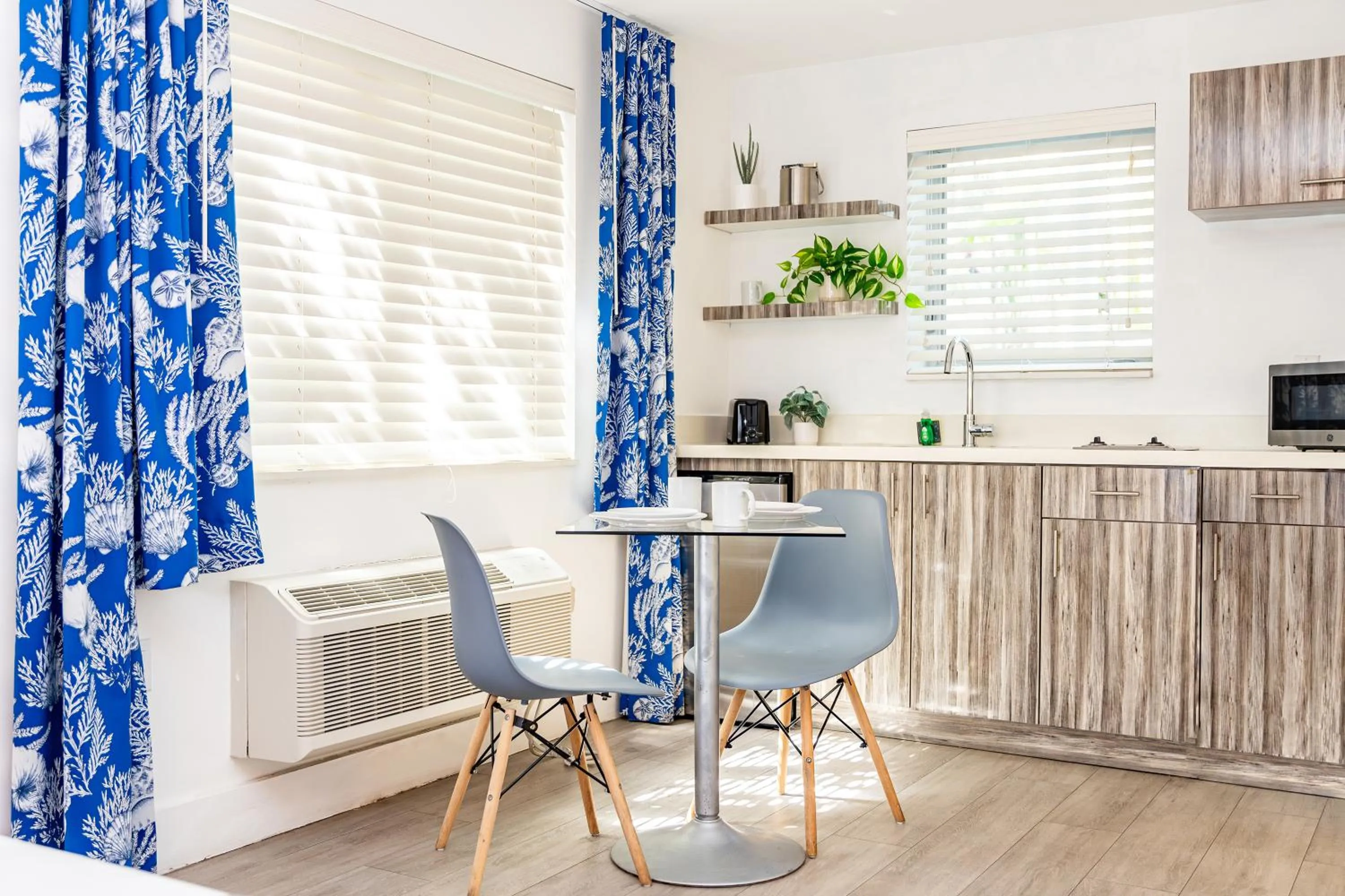 Kitchen or kitchenette in Beachside All Suites Hotel