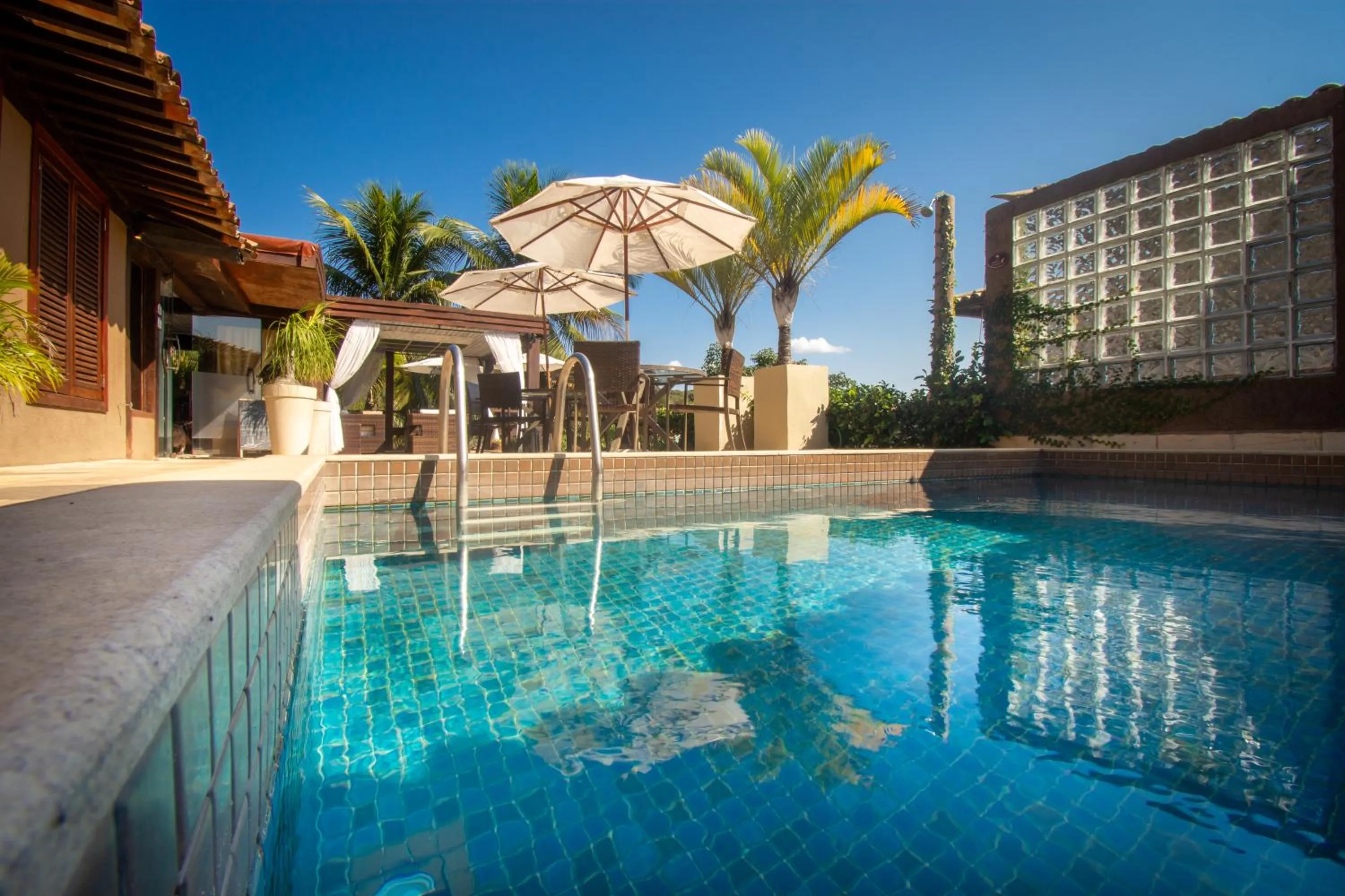 Swimming pool in Pousada Praia João Fernandes