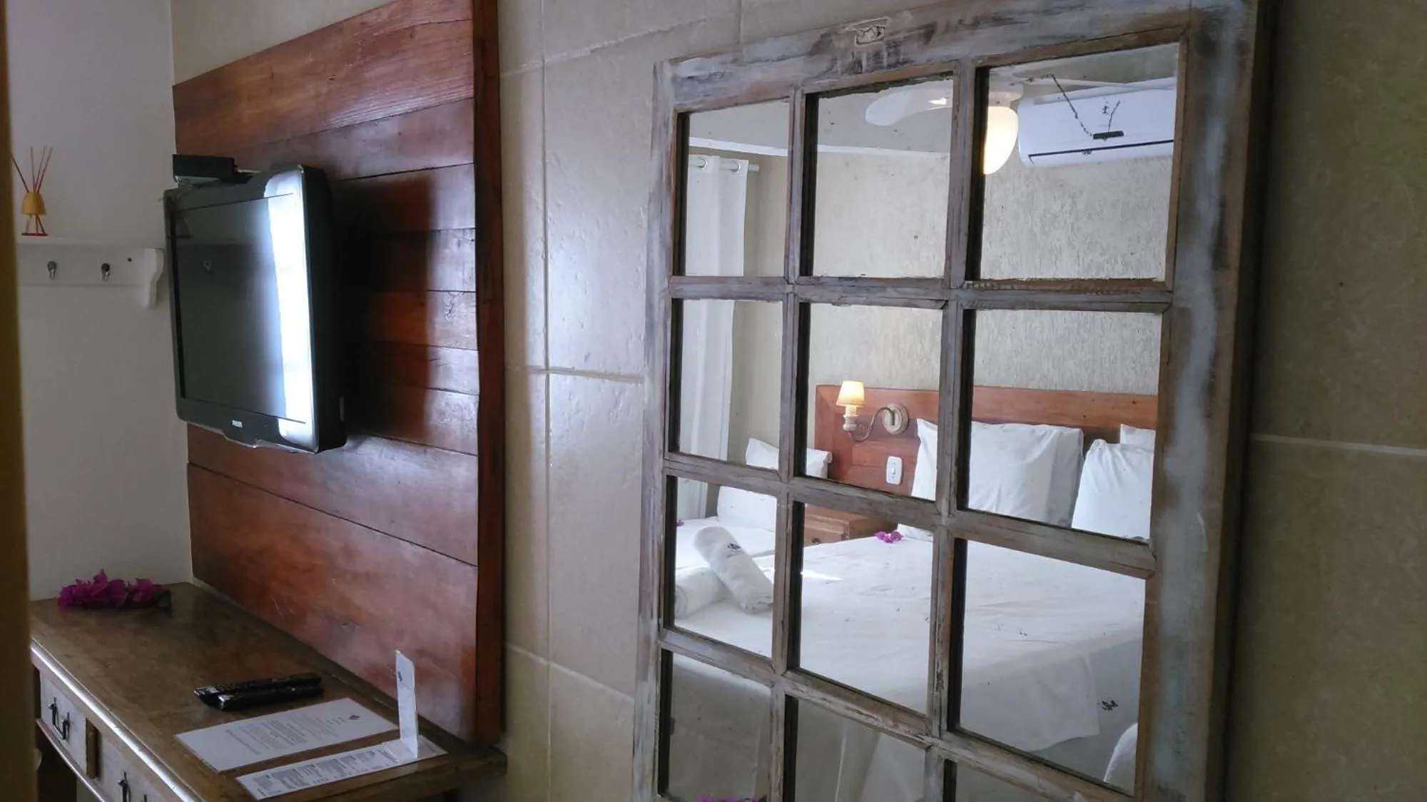 TV and multimedia, Bed in Pousada Praia João Fernandes