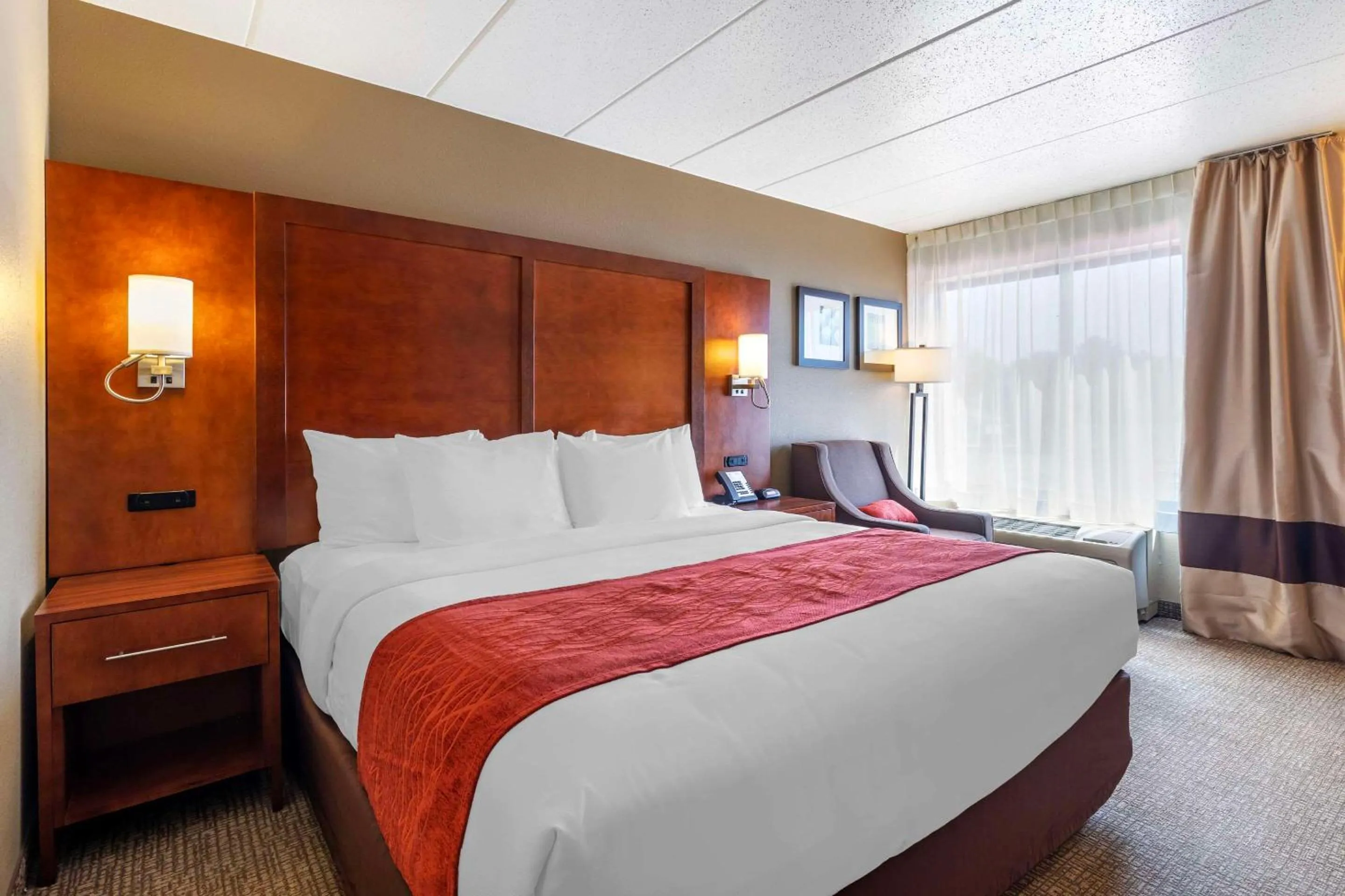 Bedroom, Bed in Comfort Inn & Suites Aberdeen