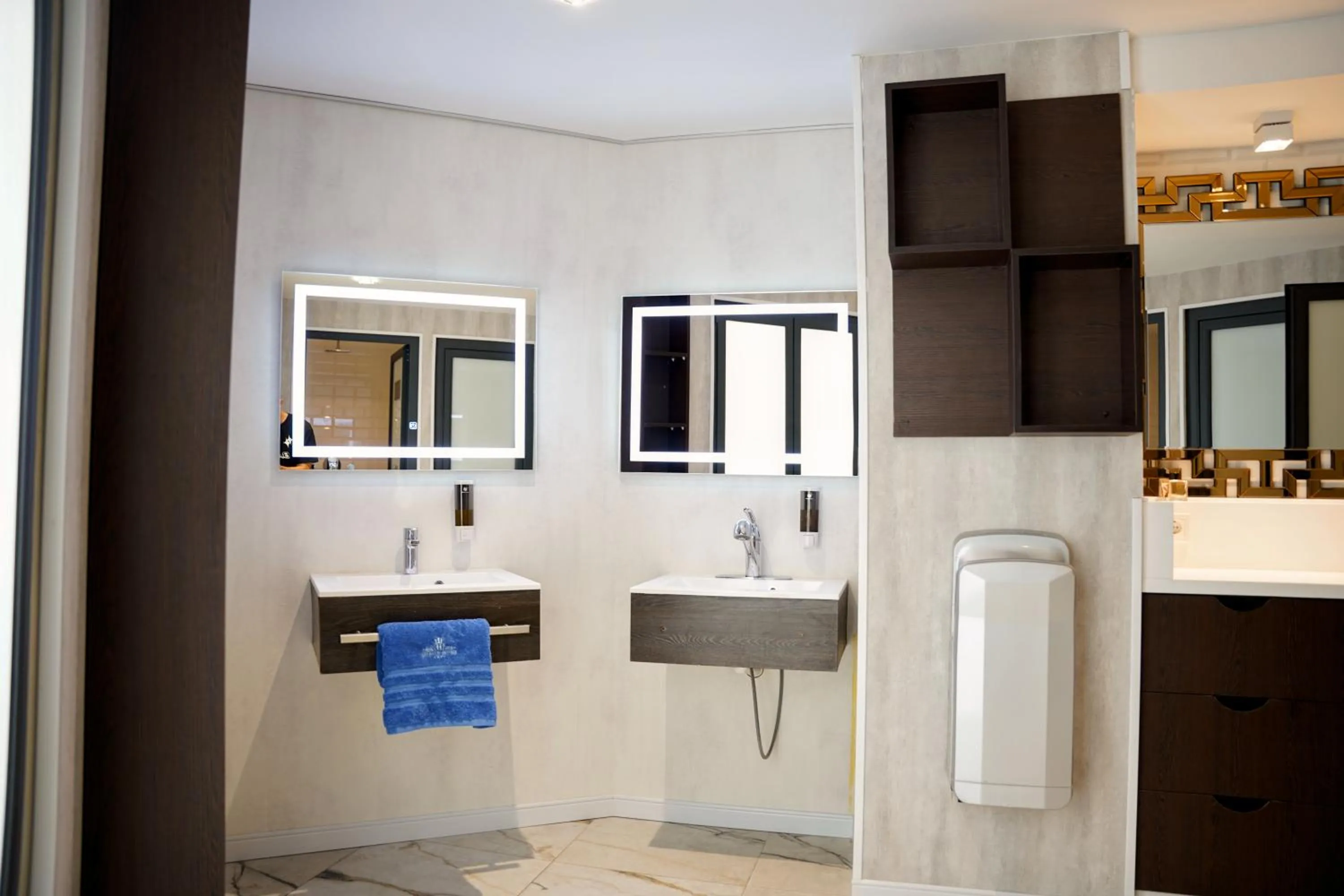 Atlantis Alger Chevalley