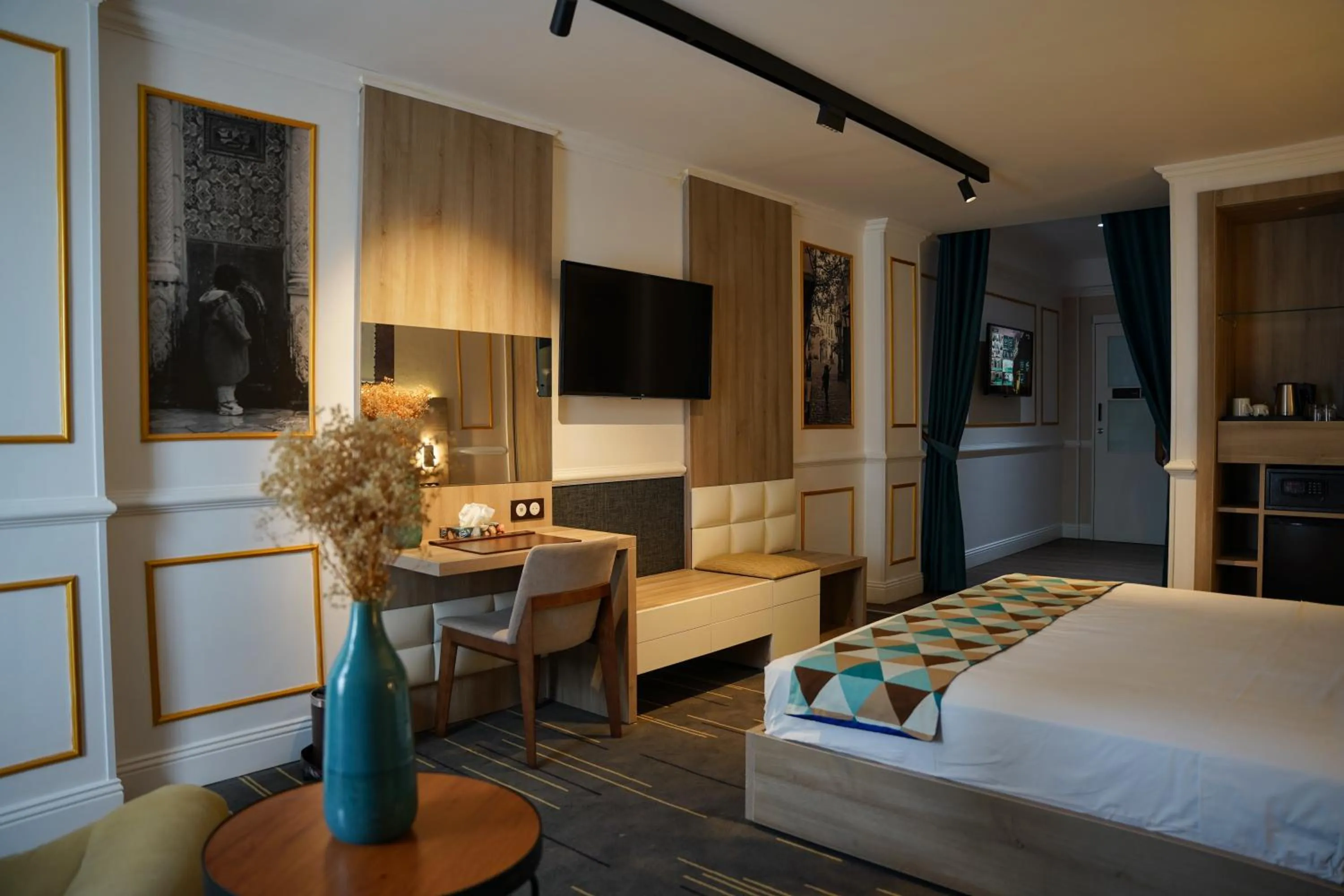 Bed in Atlantis Alger Chevalley