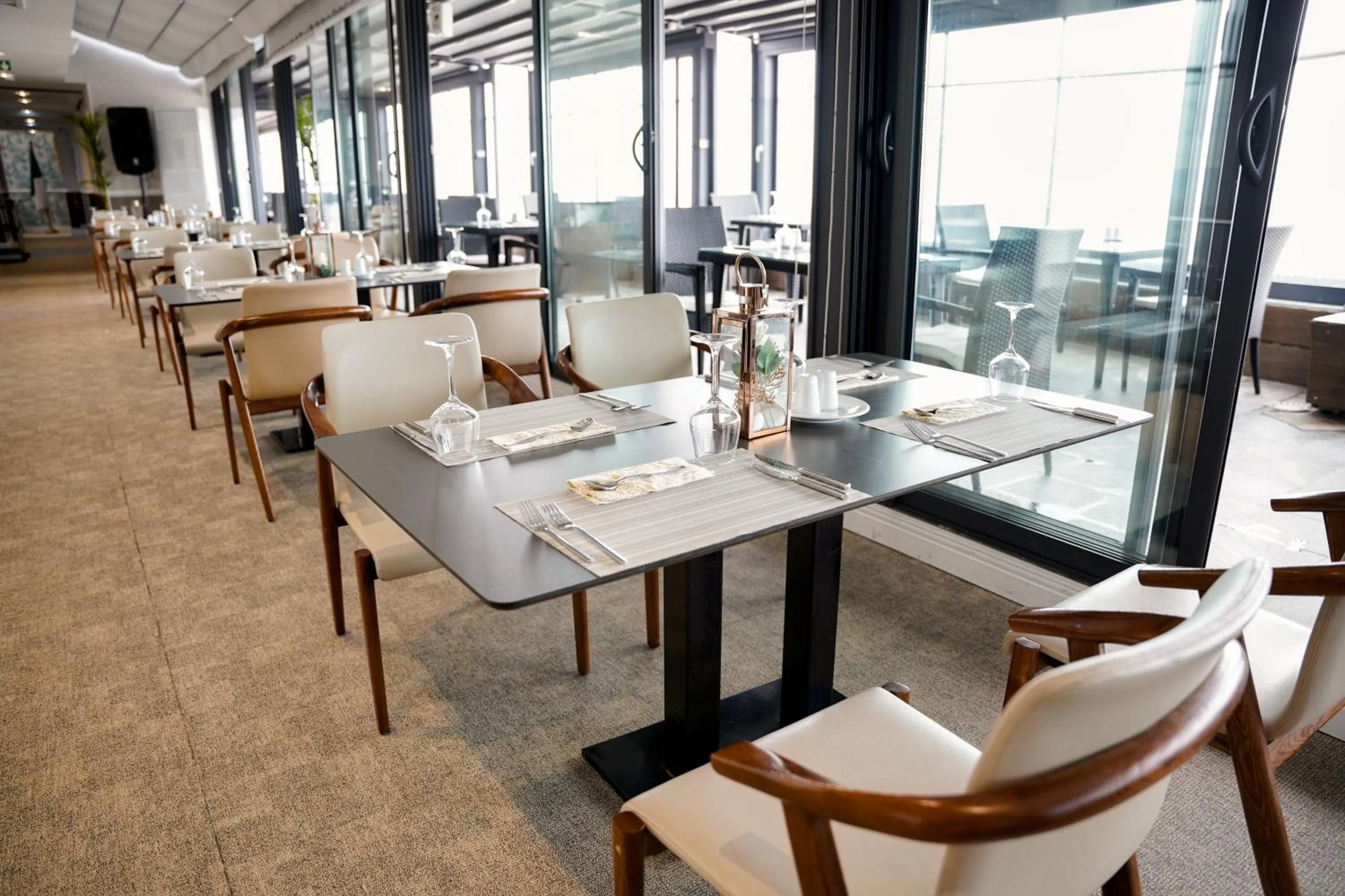 Restaurant/places to eat in Atlantis Alger Chevalley