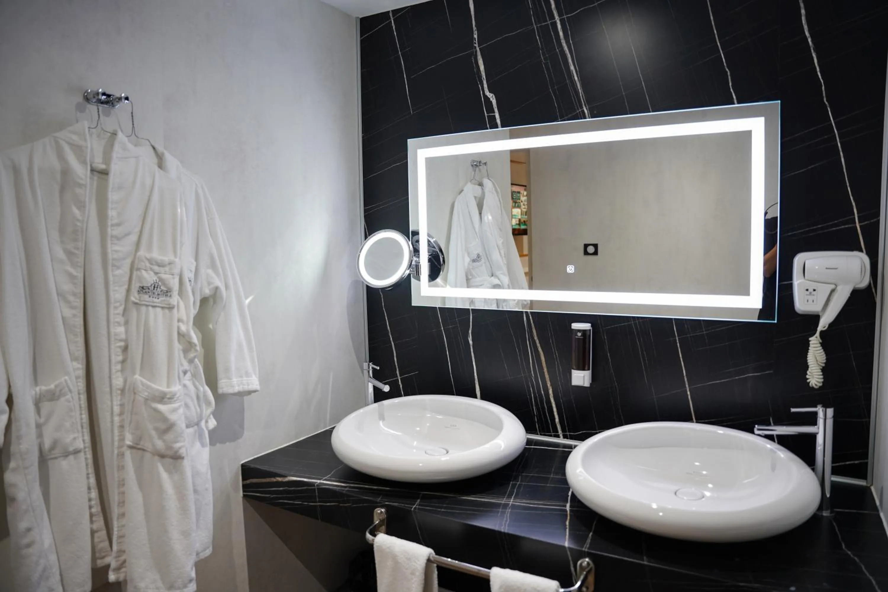 Atlantis Alger Chevalley