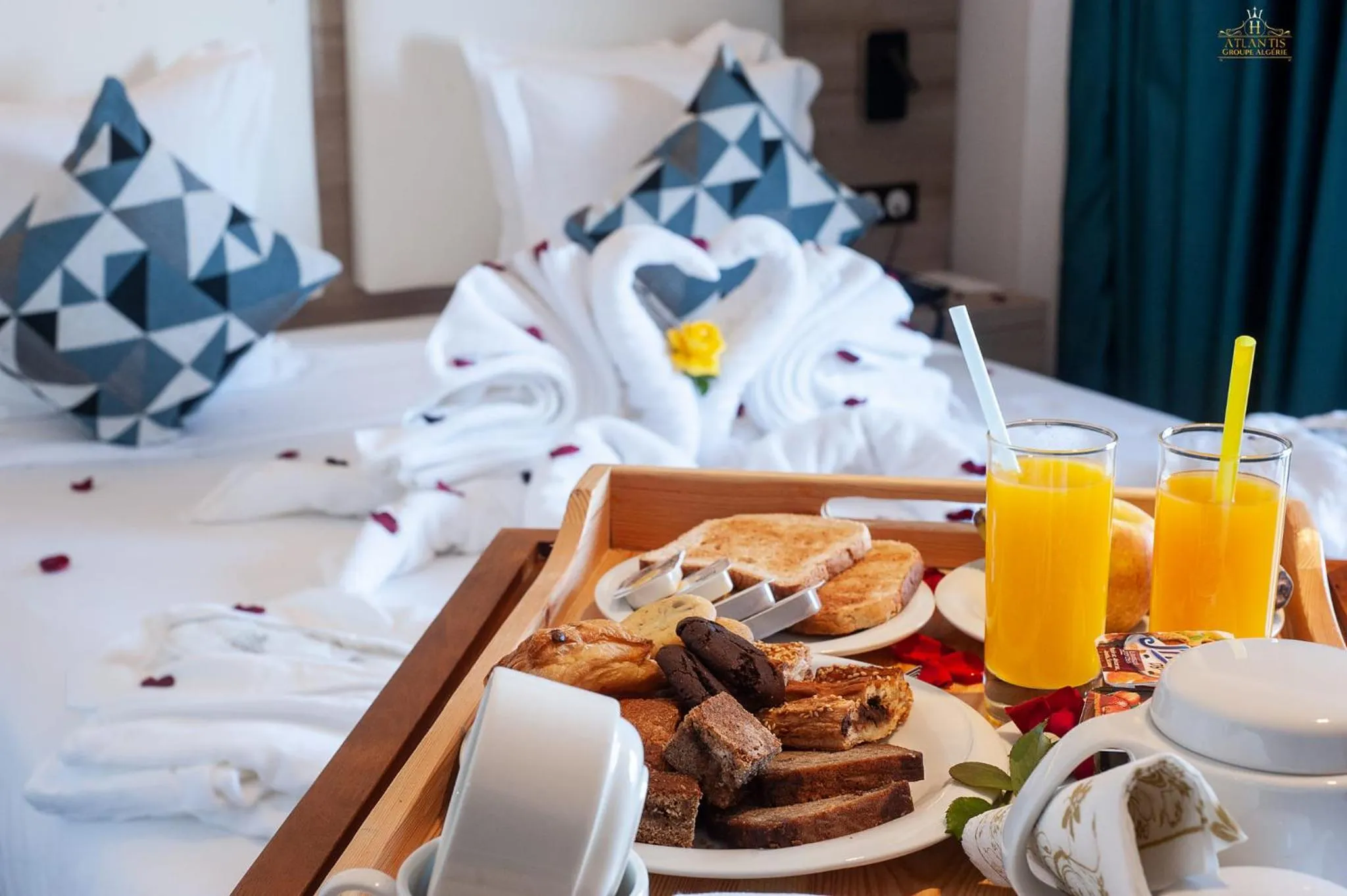 Food, Bed in Atlantis Alger Chevalley