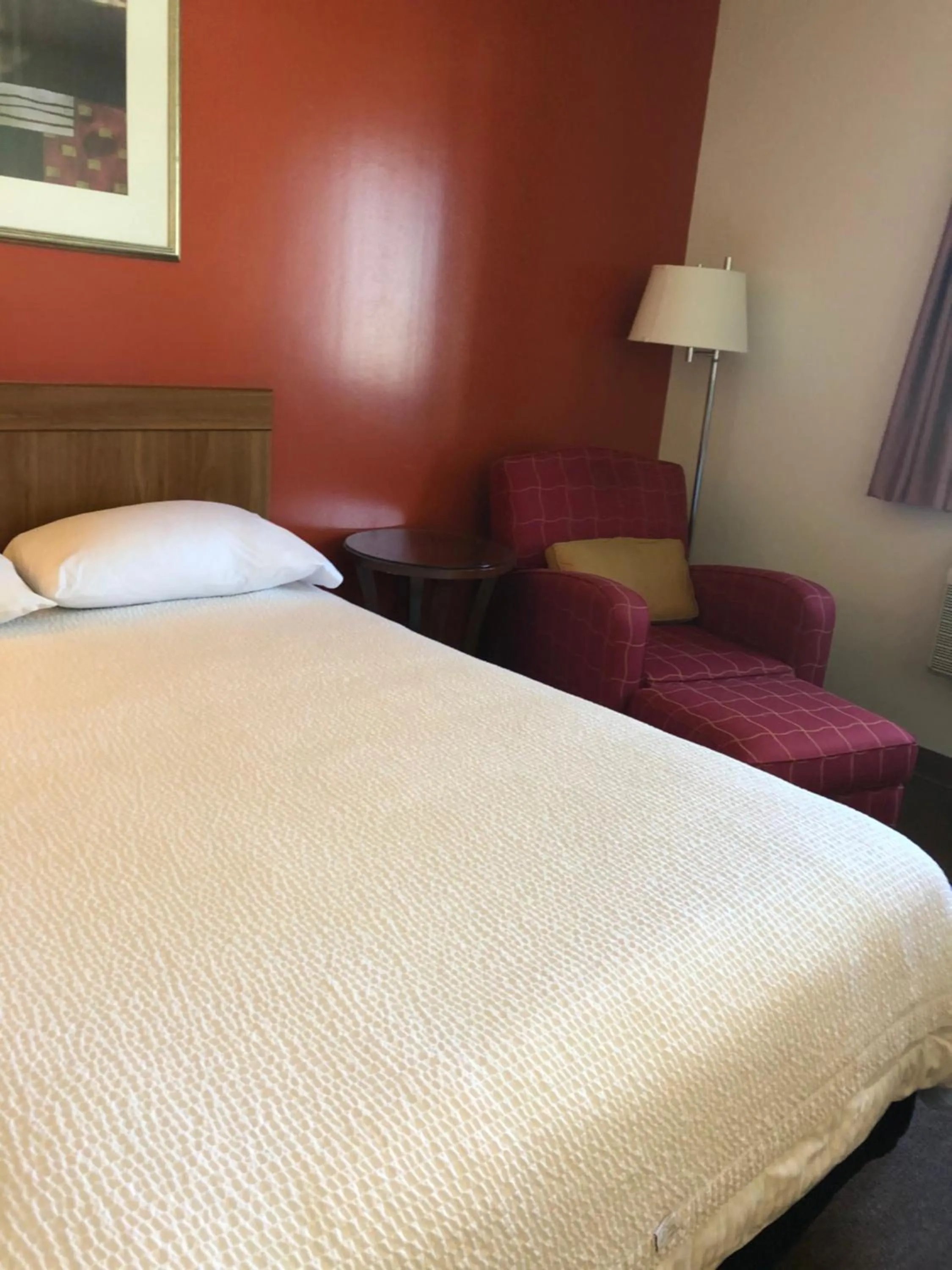 Bed in Coronado Motel & RV Park