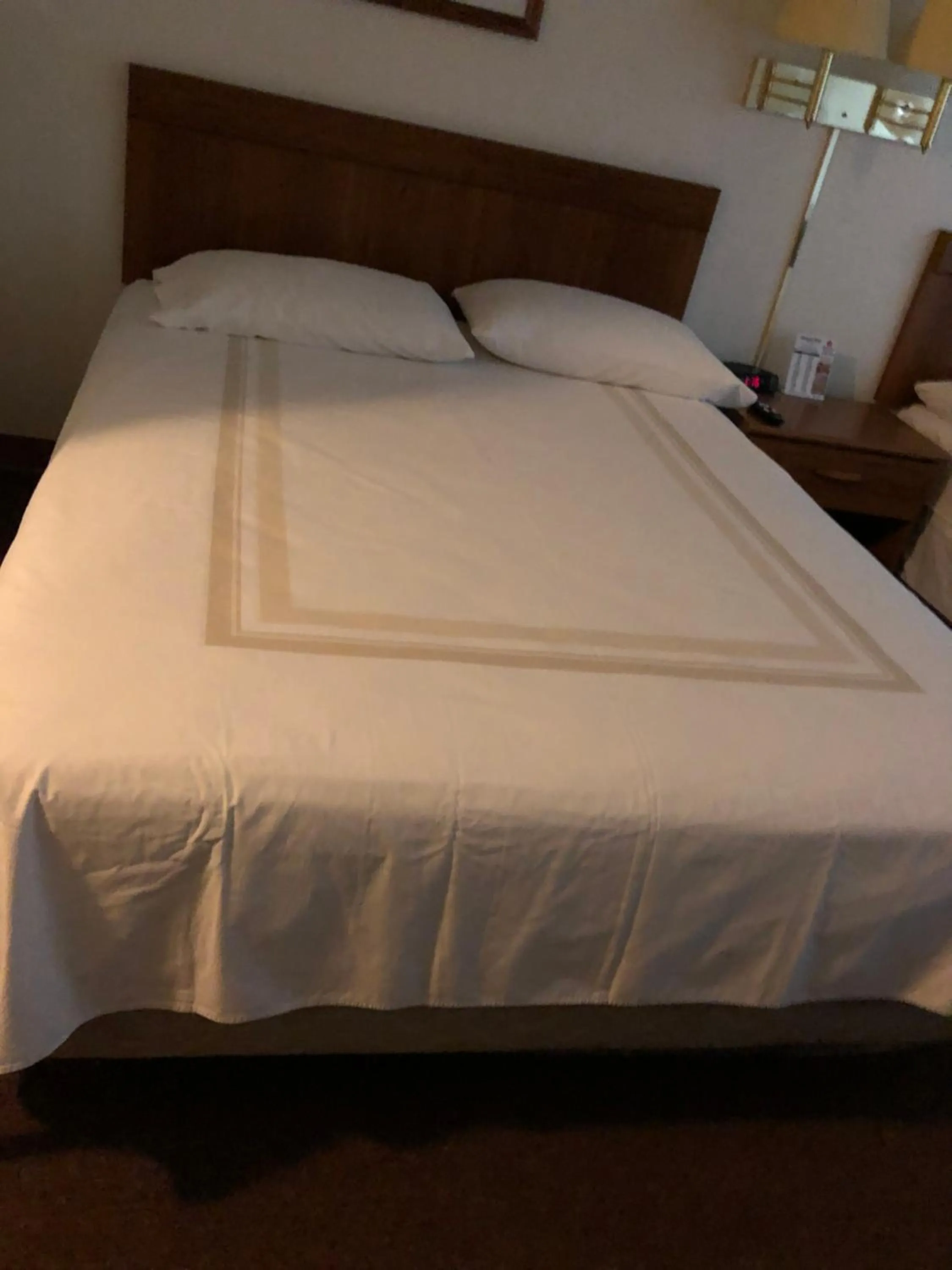 Bed in Coronado Motel & RV Park