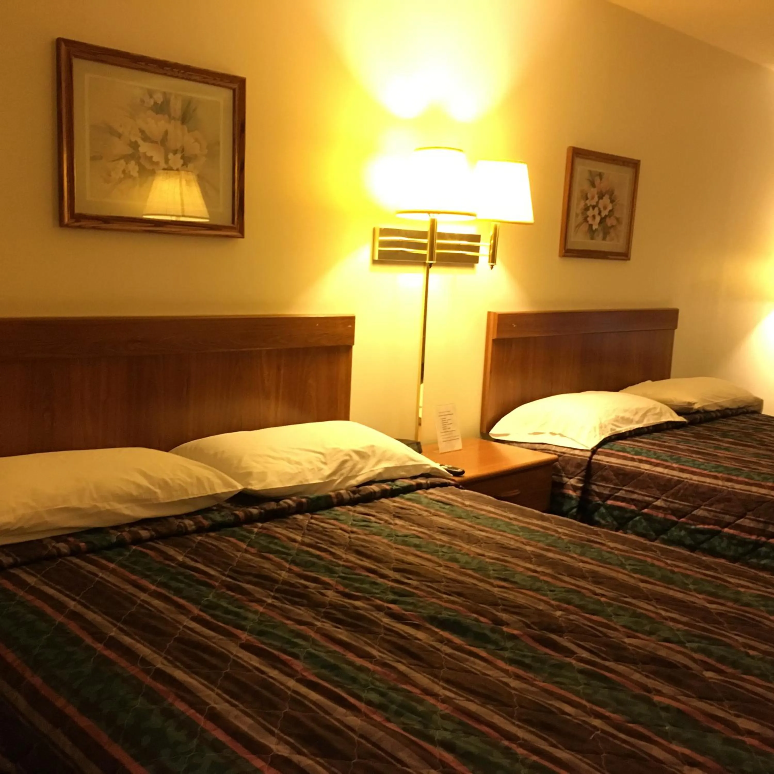 Bed in Coronado Motel & RV Park