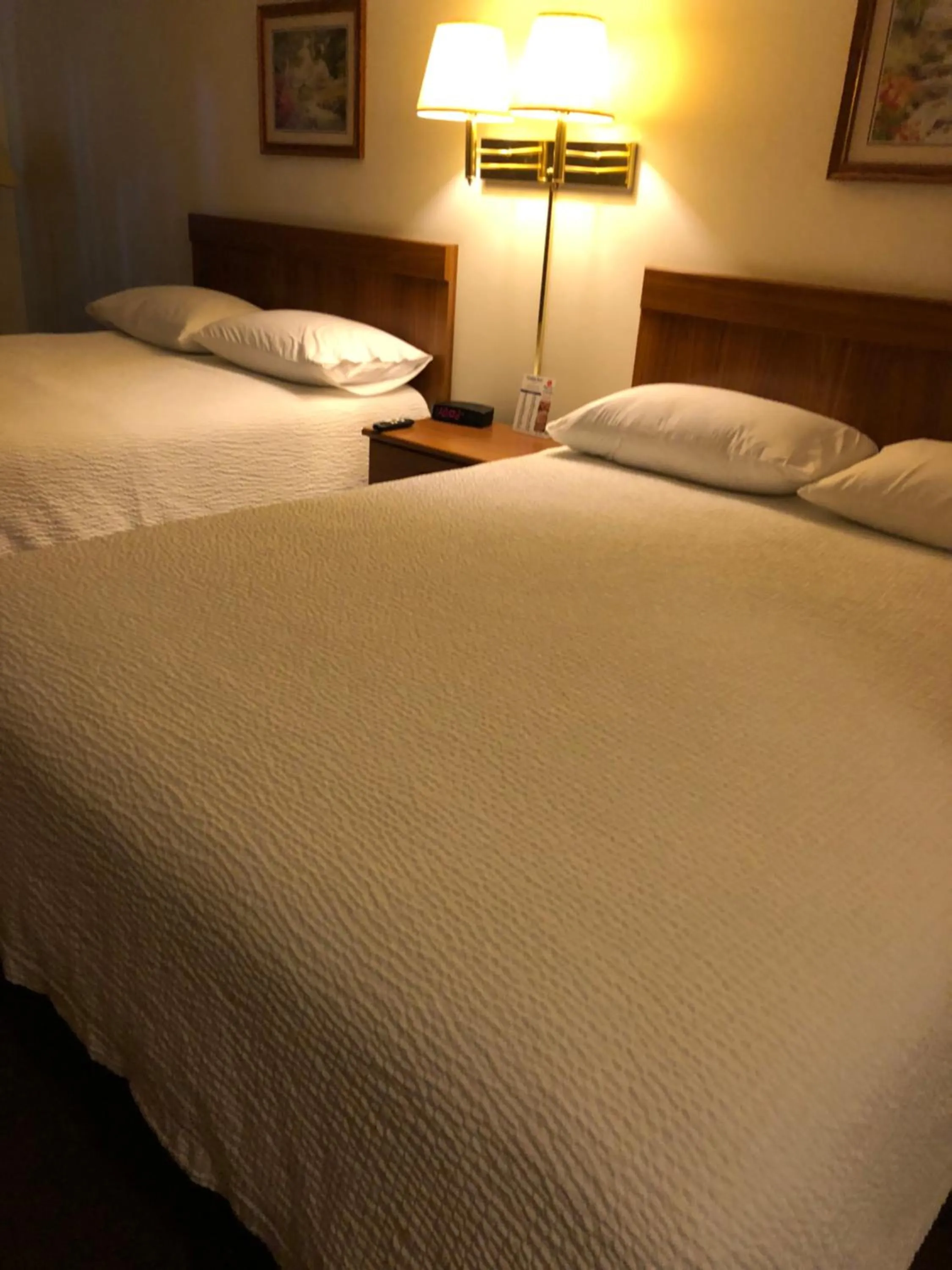 Bed in Coronado Motel & RV Park