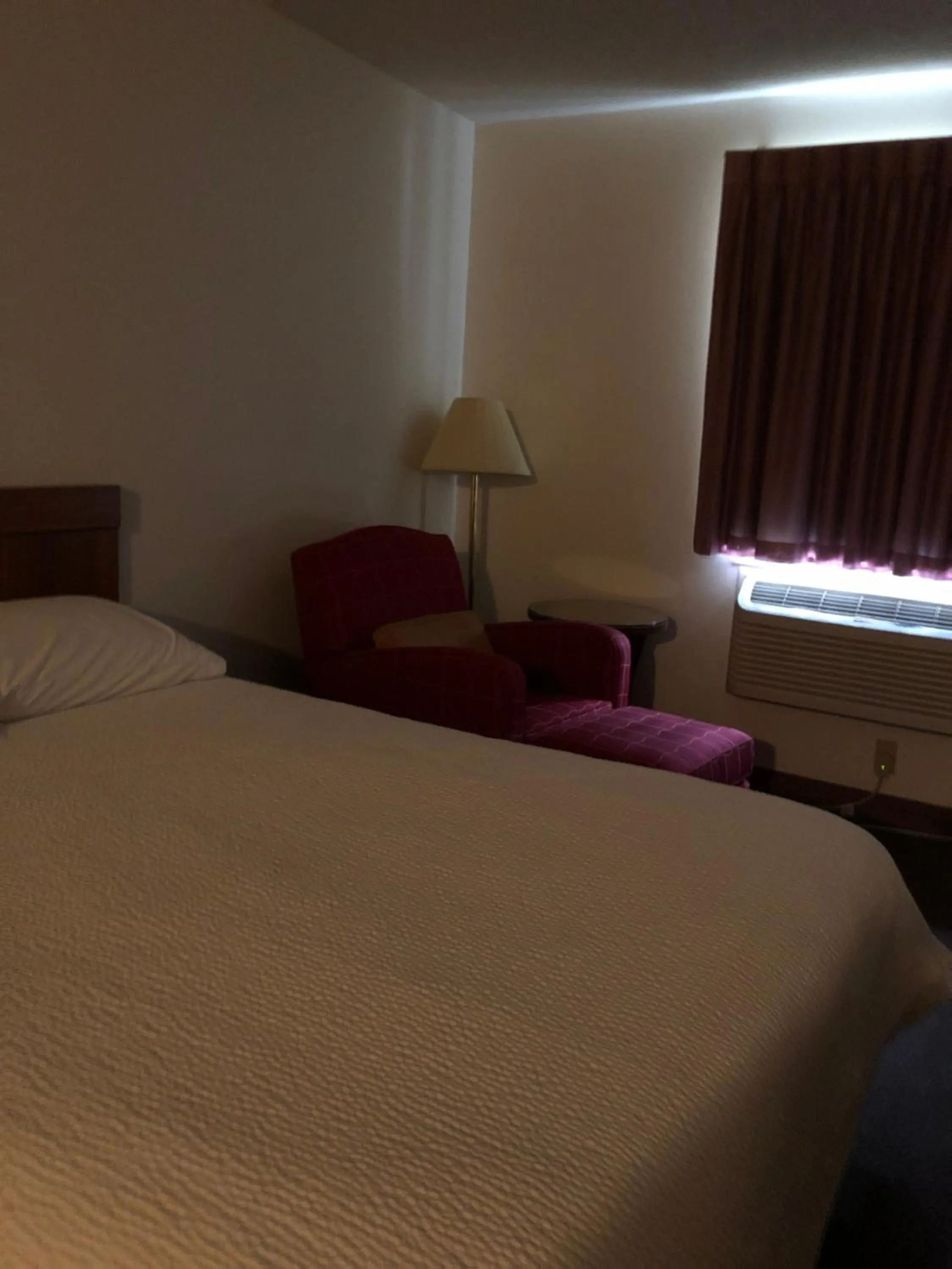 Bed in Coronado Motel & RV Park