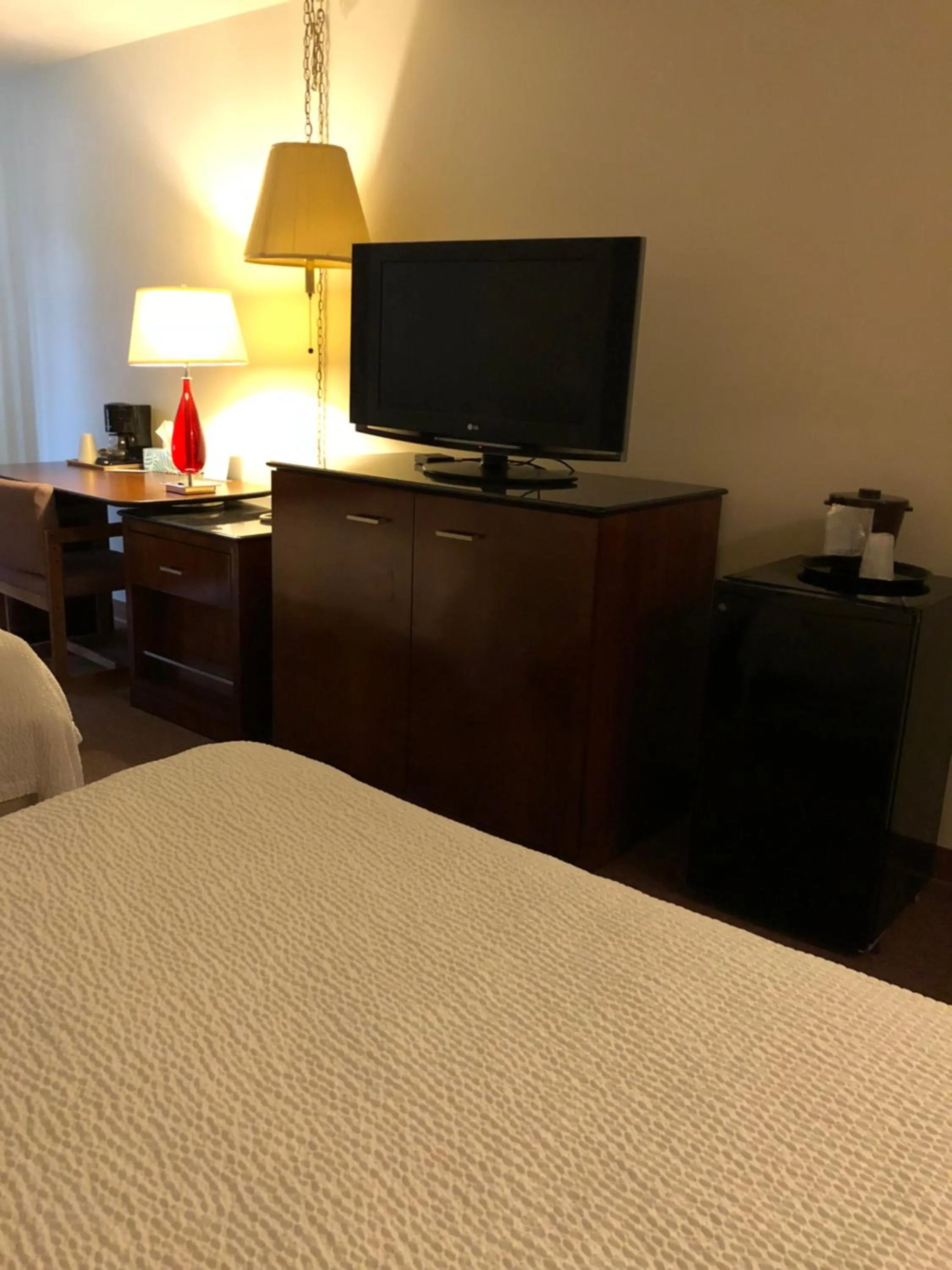 Bed in Coronado Motel & RV Park