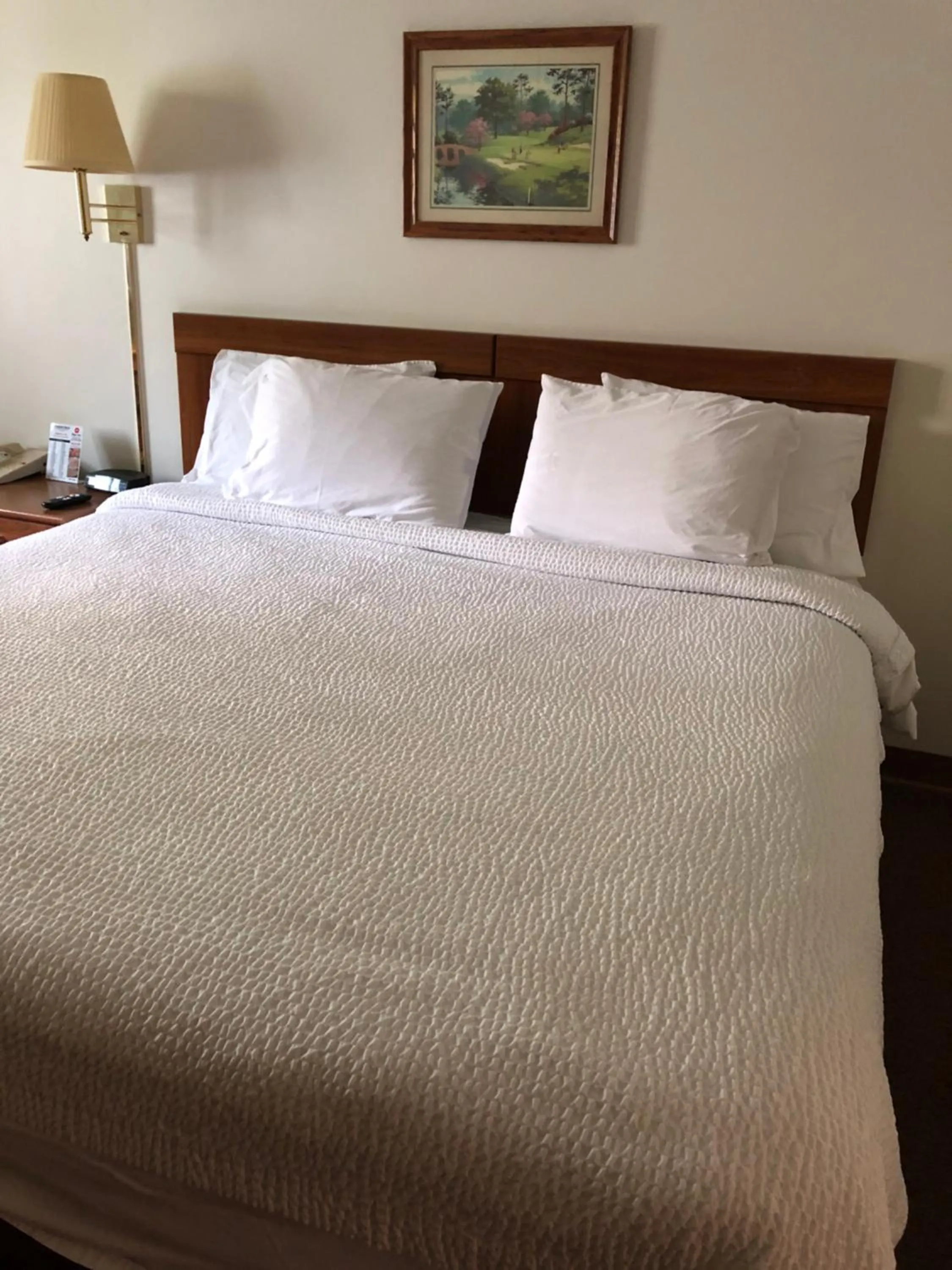 Bed in Coronado Motel & RV Park