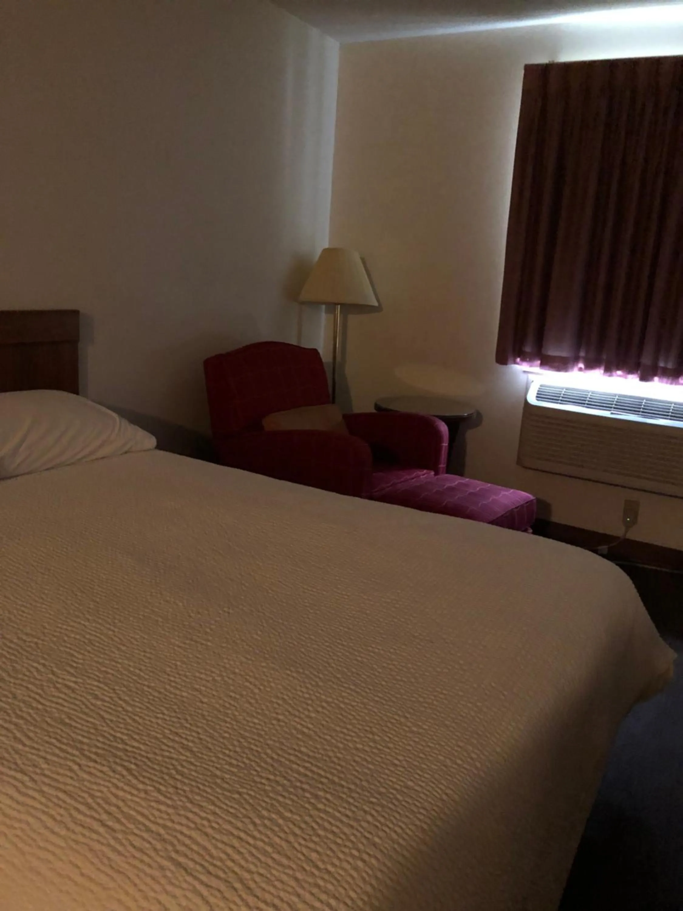 Bed in Coronado Motel & RV Park