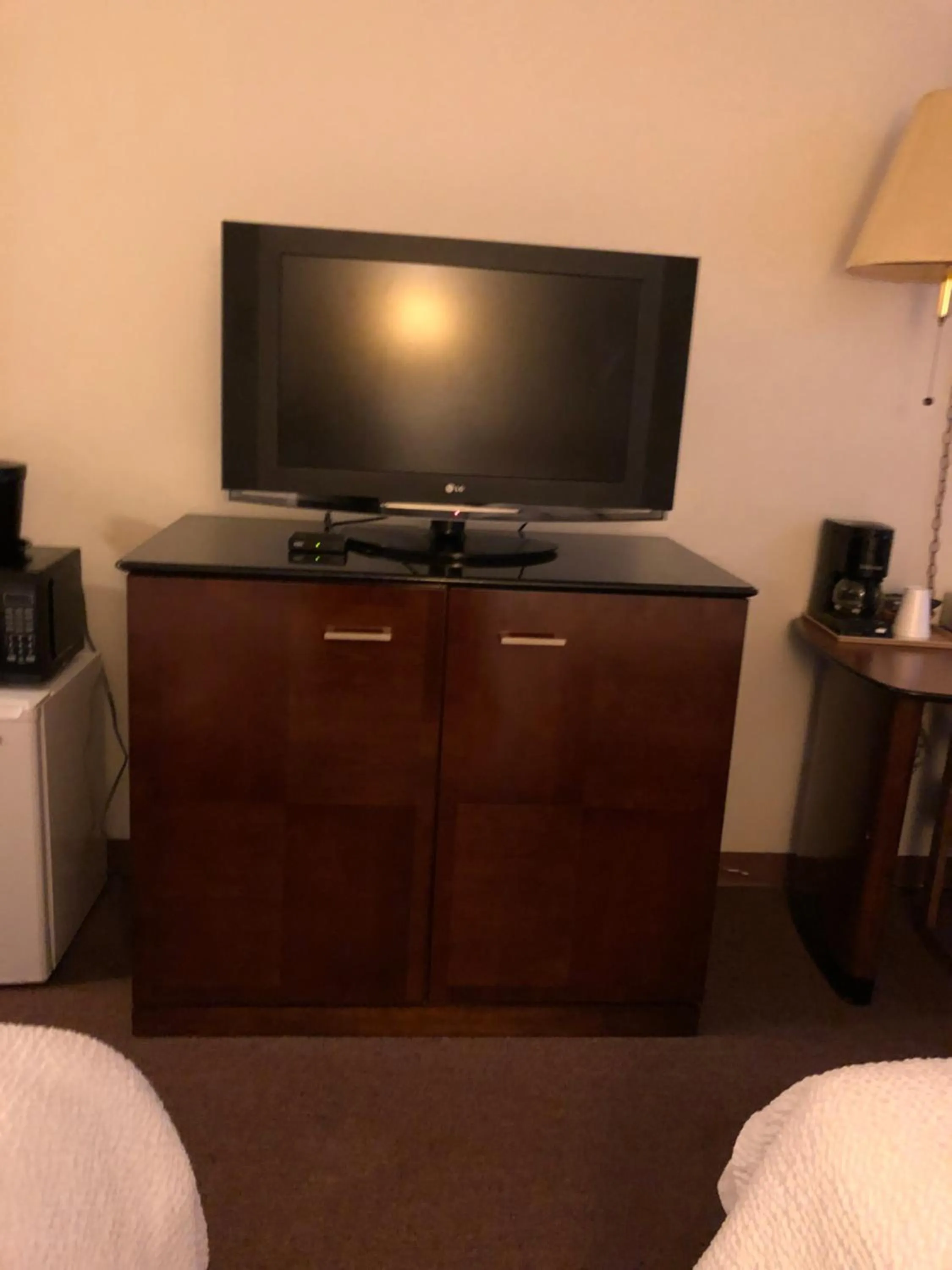 Bed in Coronado Motel & RV Park