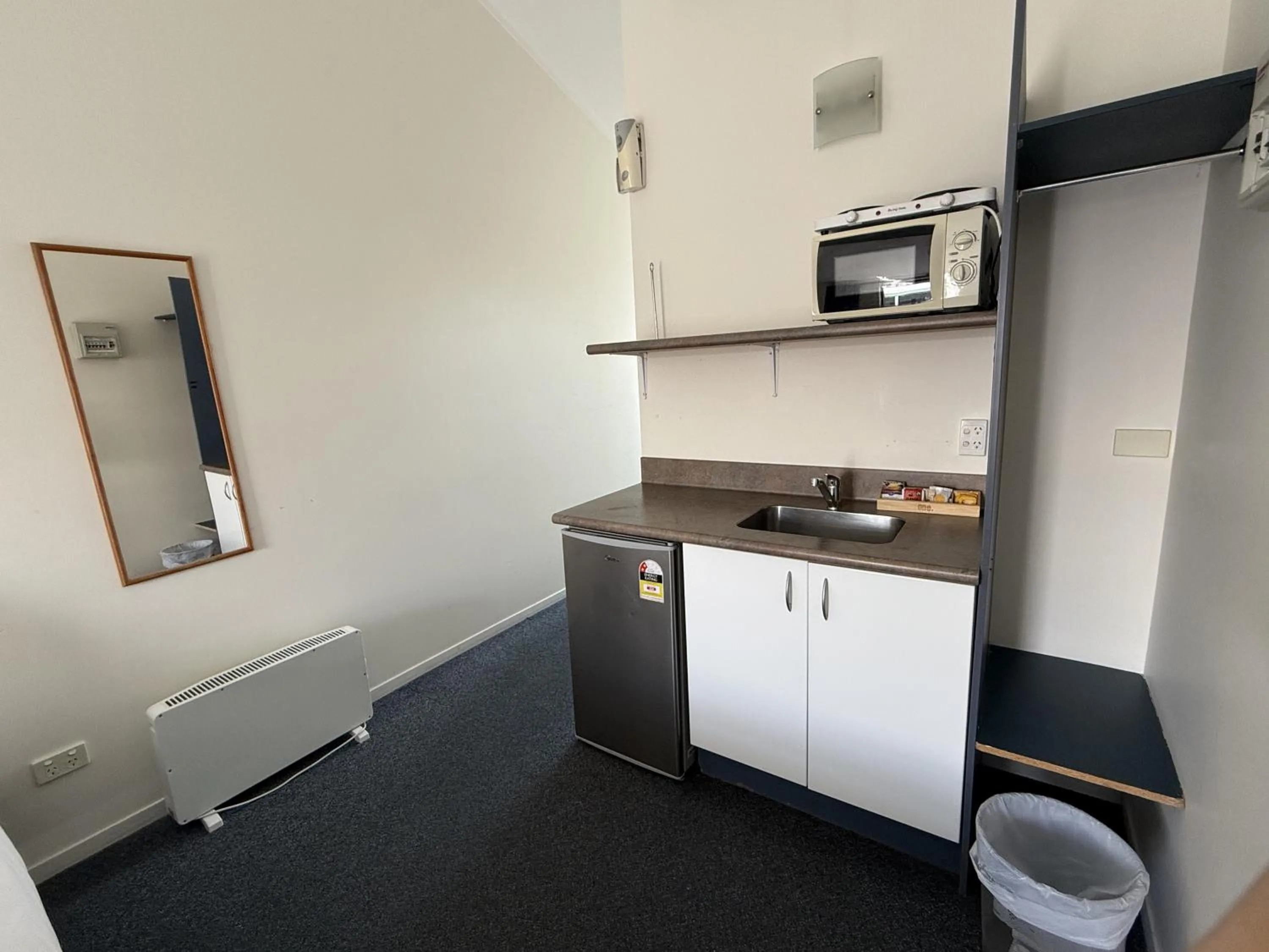 Kitchen or kitchenette in Cortez Motel