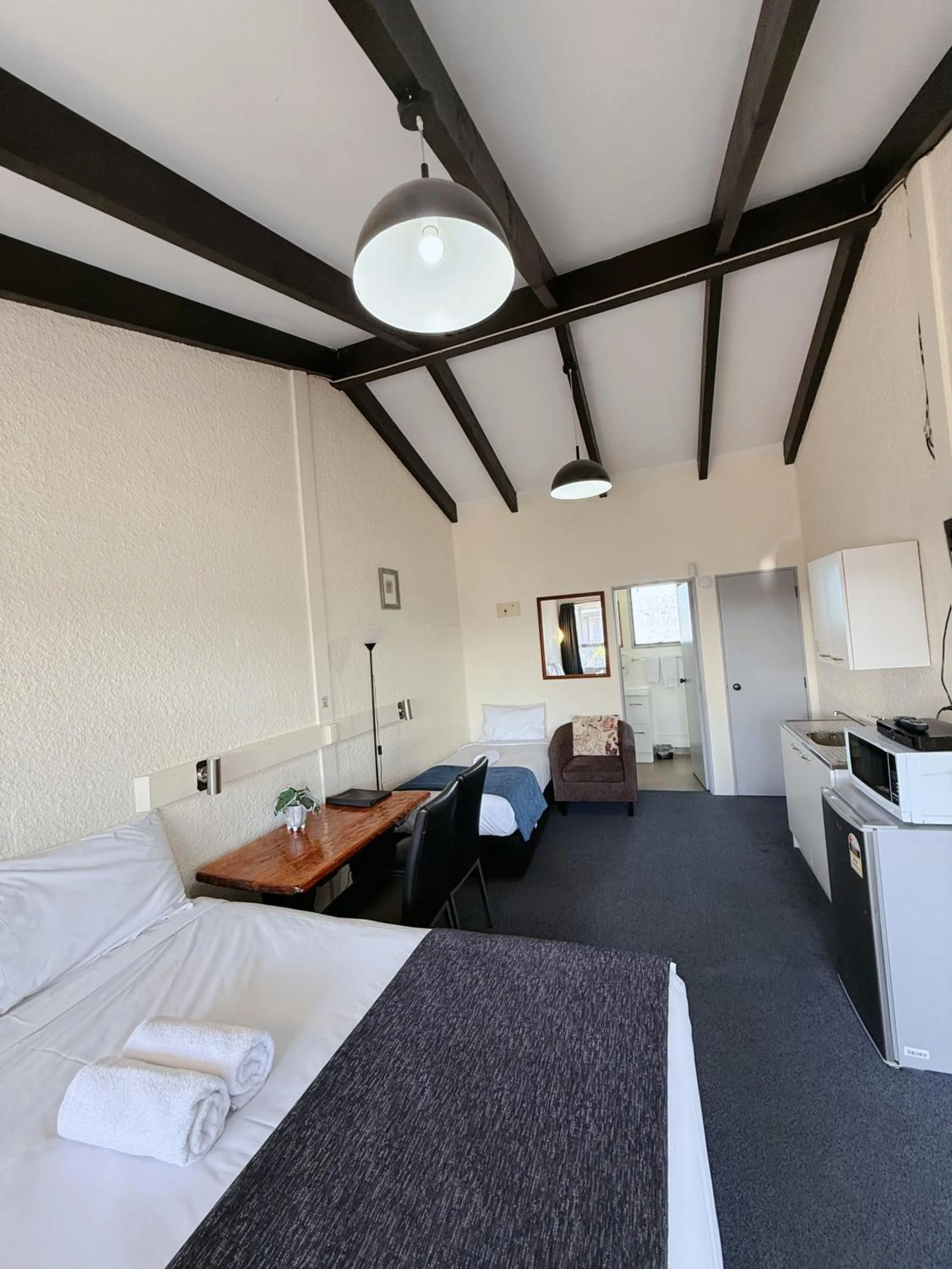 Photo of the whole room, Bed in Cortez Motel