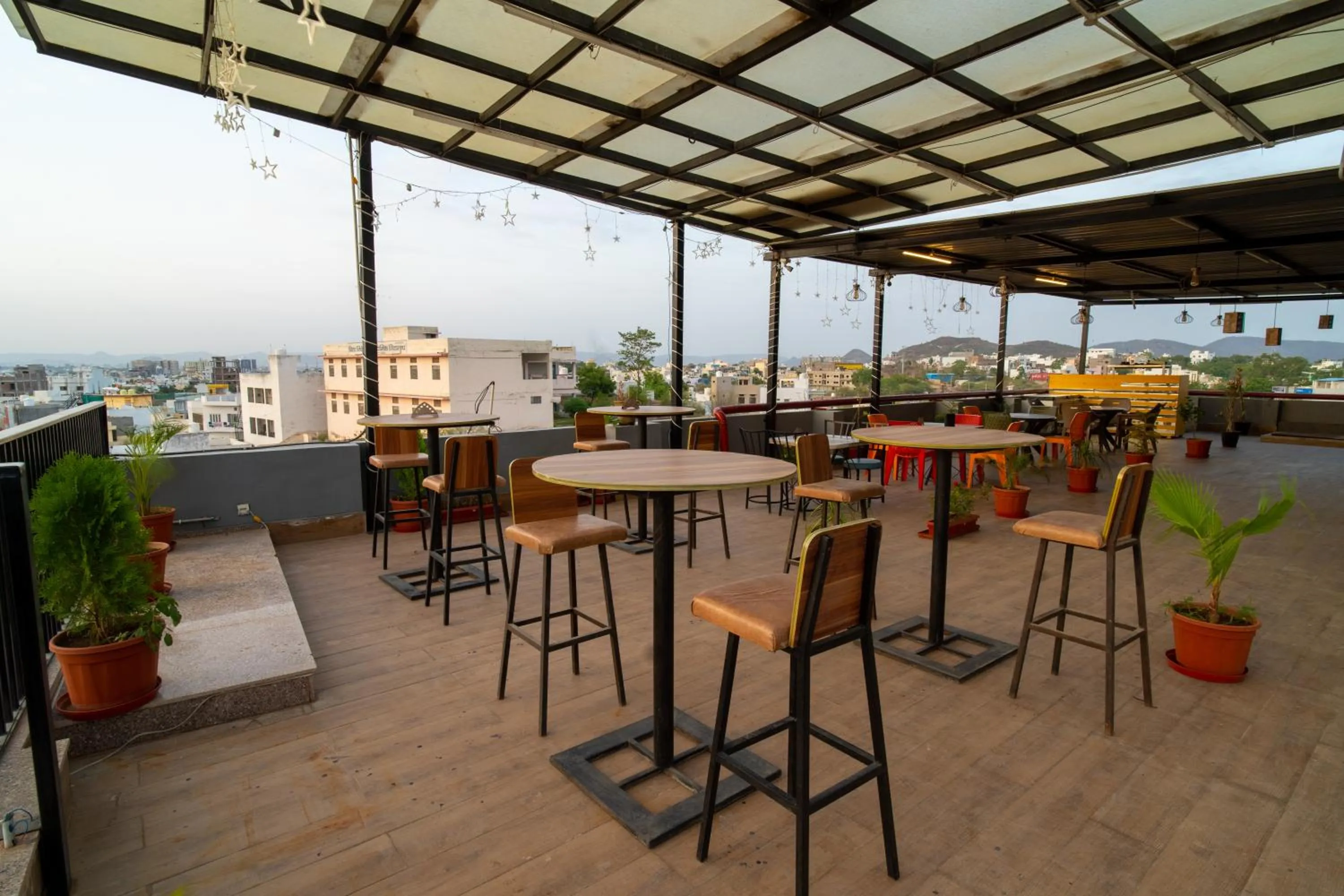 Restaurant/places to eat in Majestic Hotel and Restro