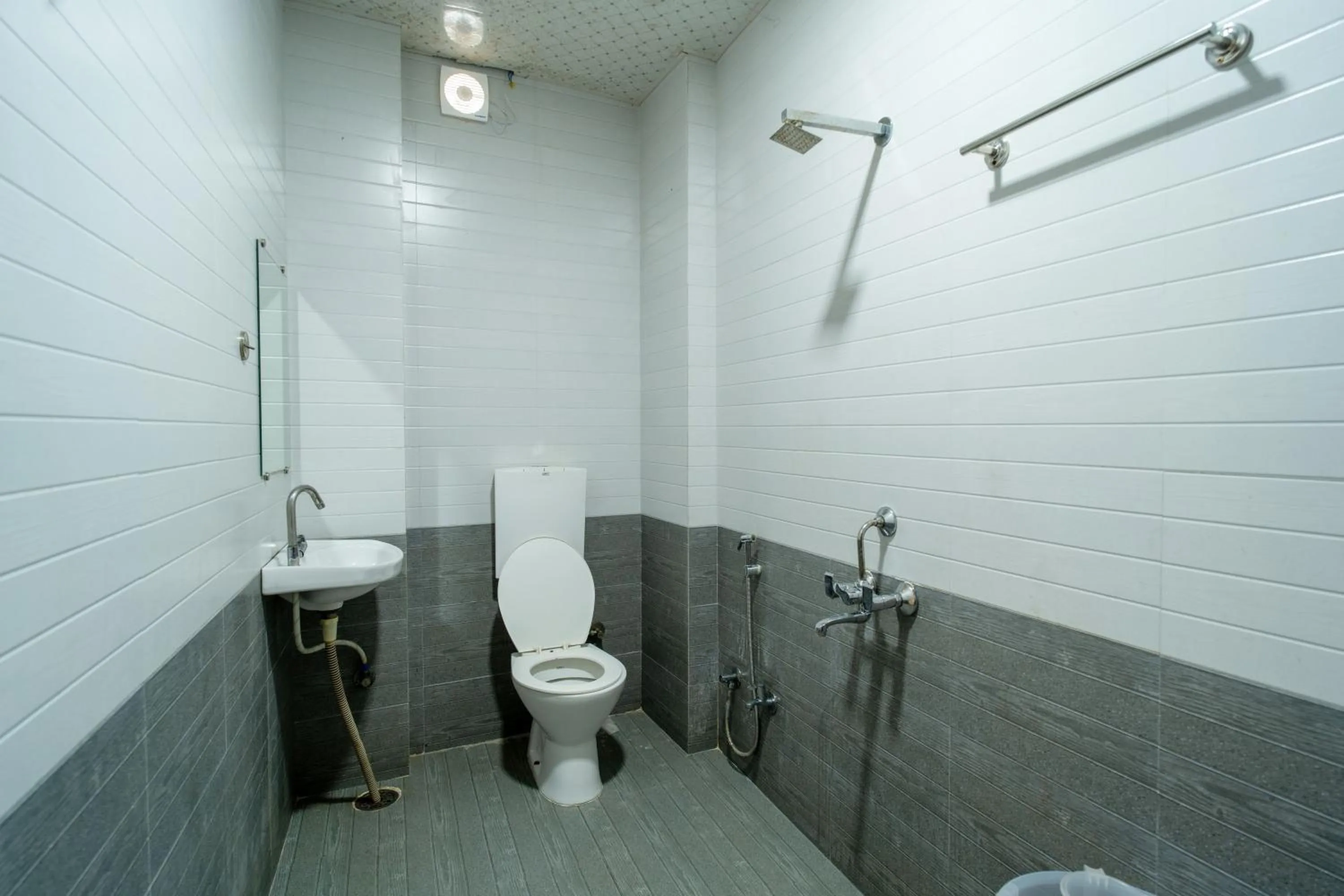 Bathroom in Majestic Hotel and Restro