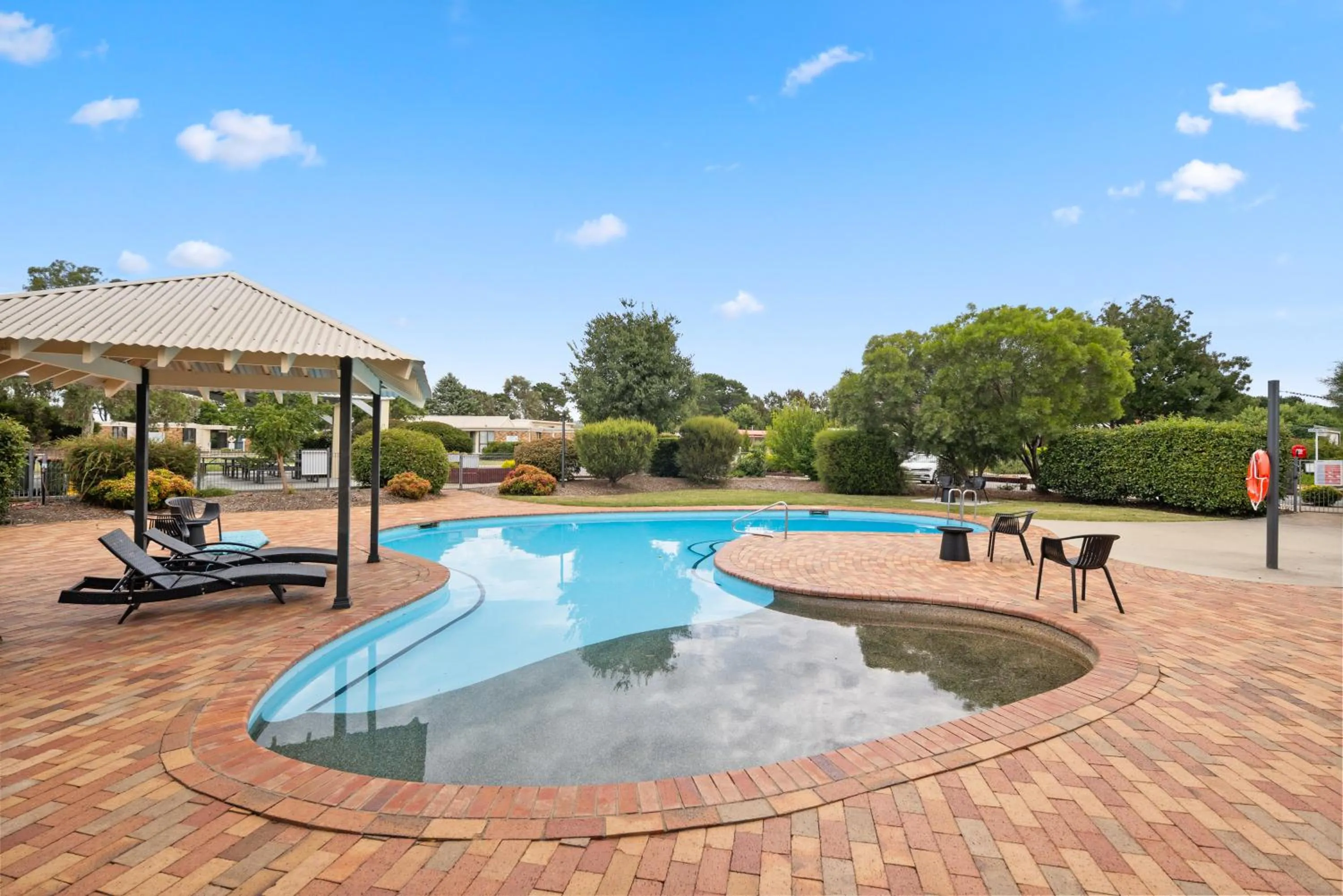 Swimming pool in Sundown Villas