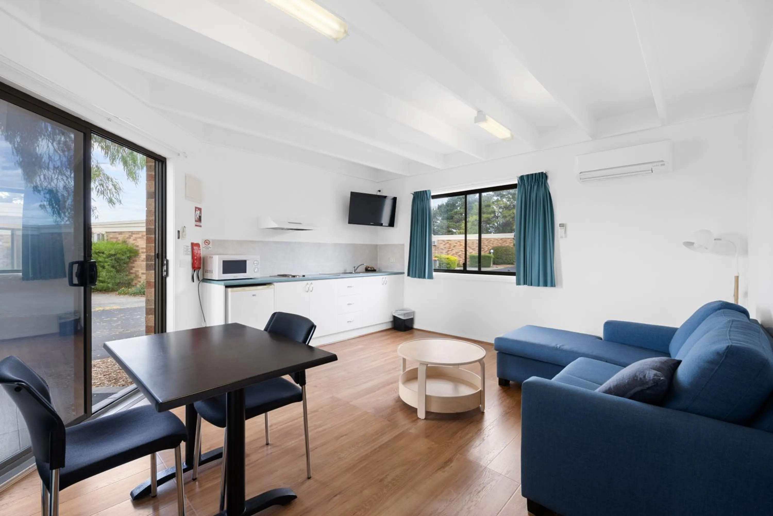 Kitchen or kitchenette in Sundown Villas