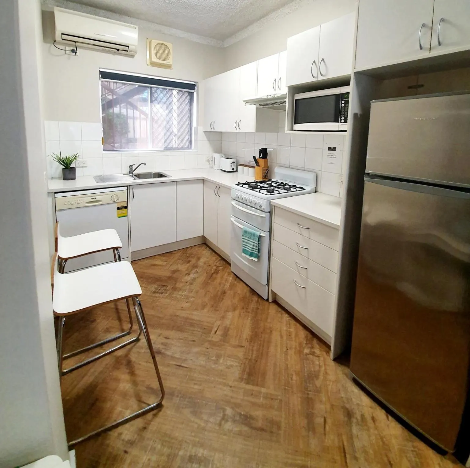 Kitchen or kitchenette in Largs Pier Hotel