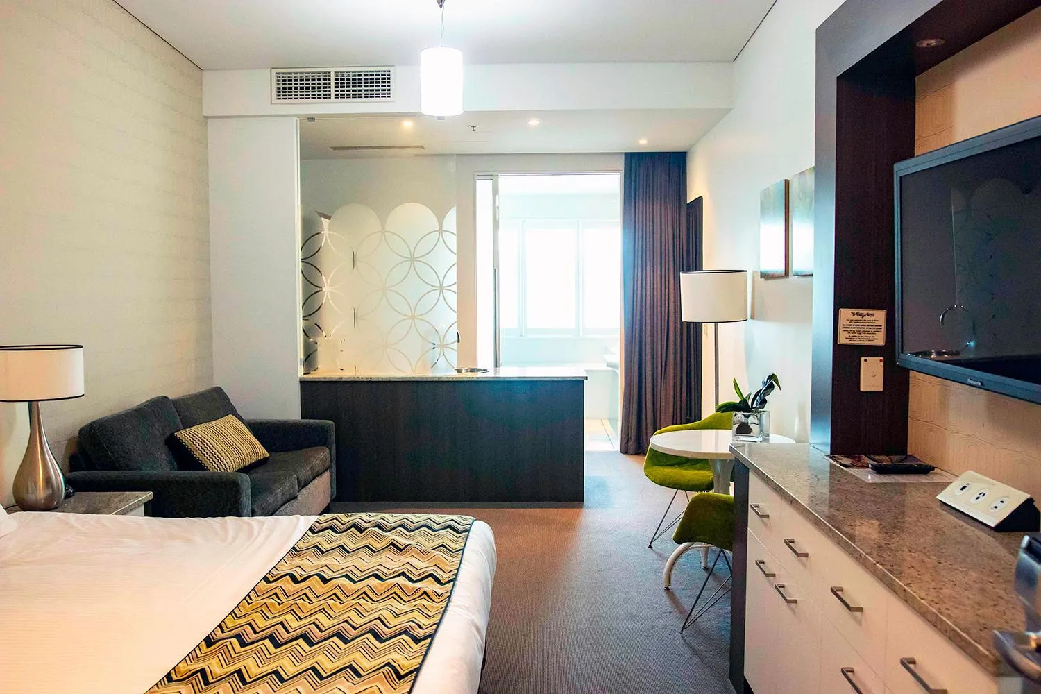 Bedroom, Bed in Walkers Arms Hotel