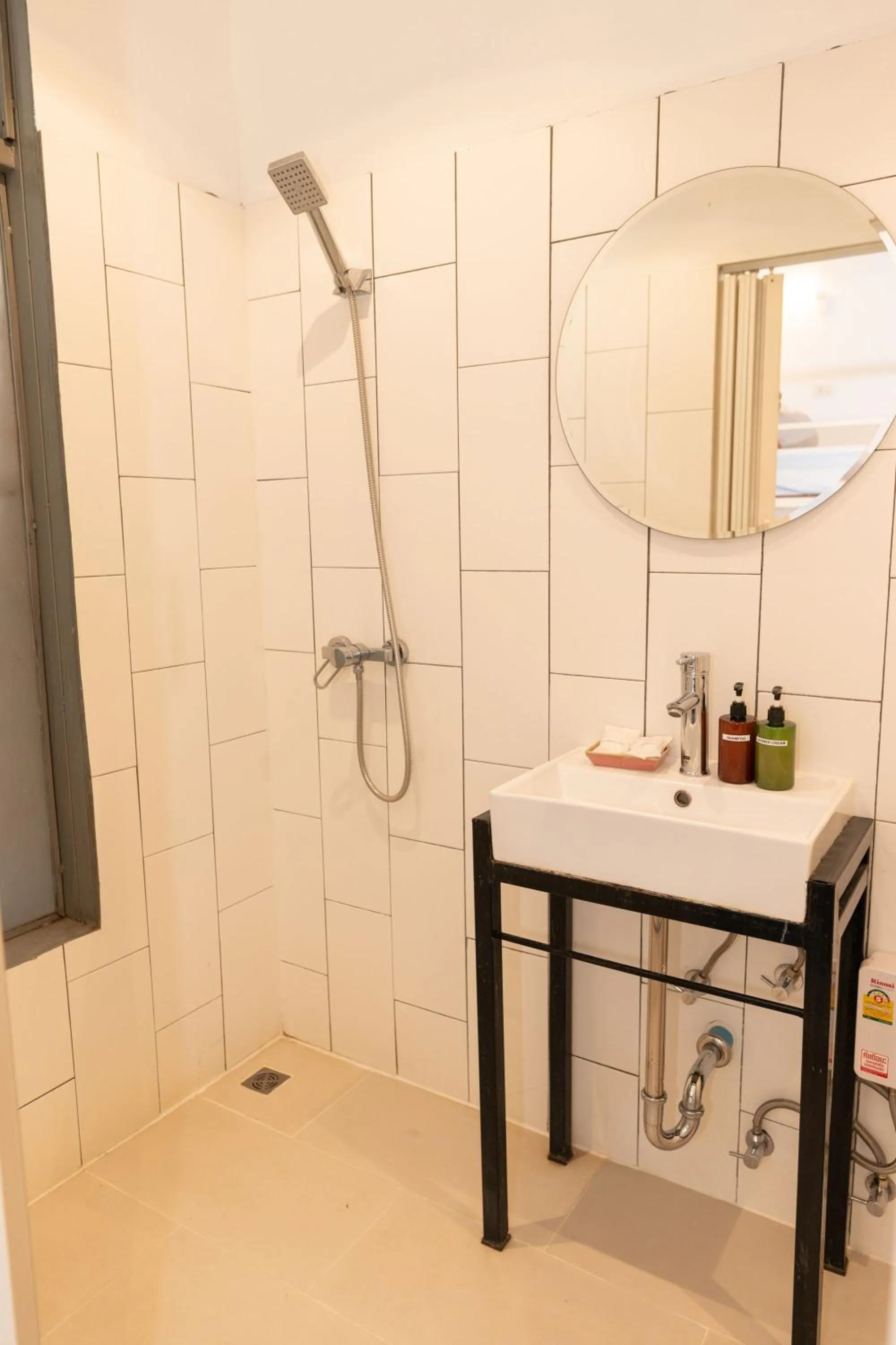 Bathroom in Oon Poshtel x Cafe