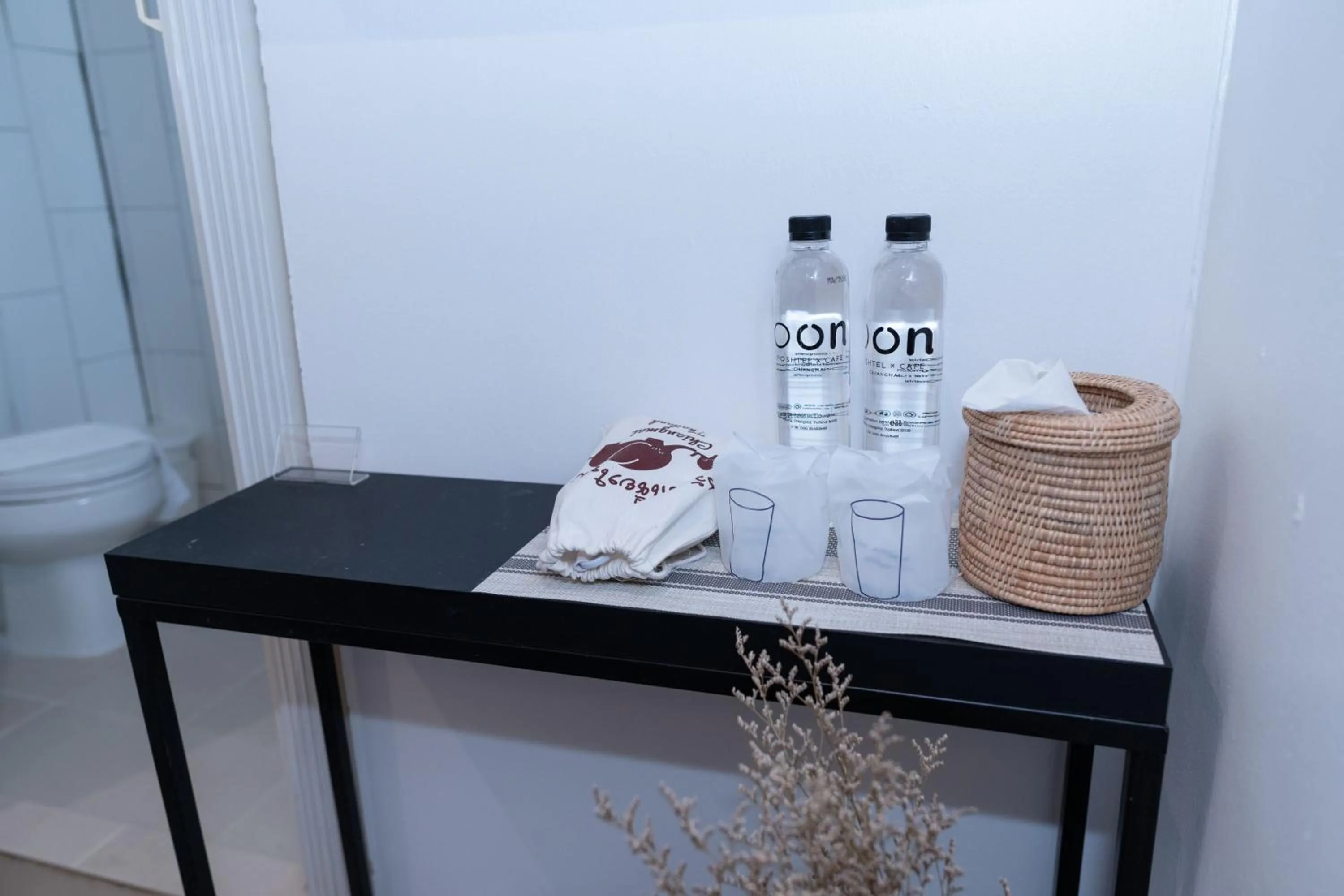 Bedroom in Oon Poshtel x Cafe