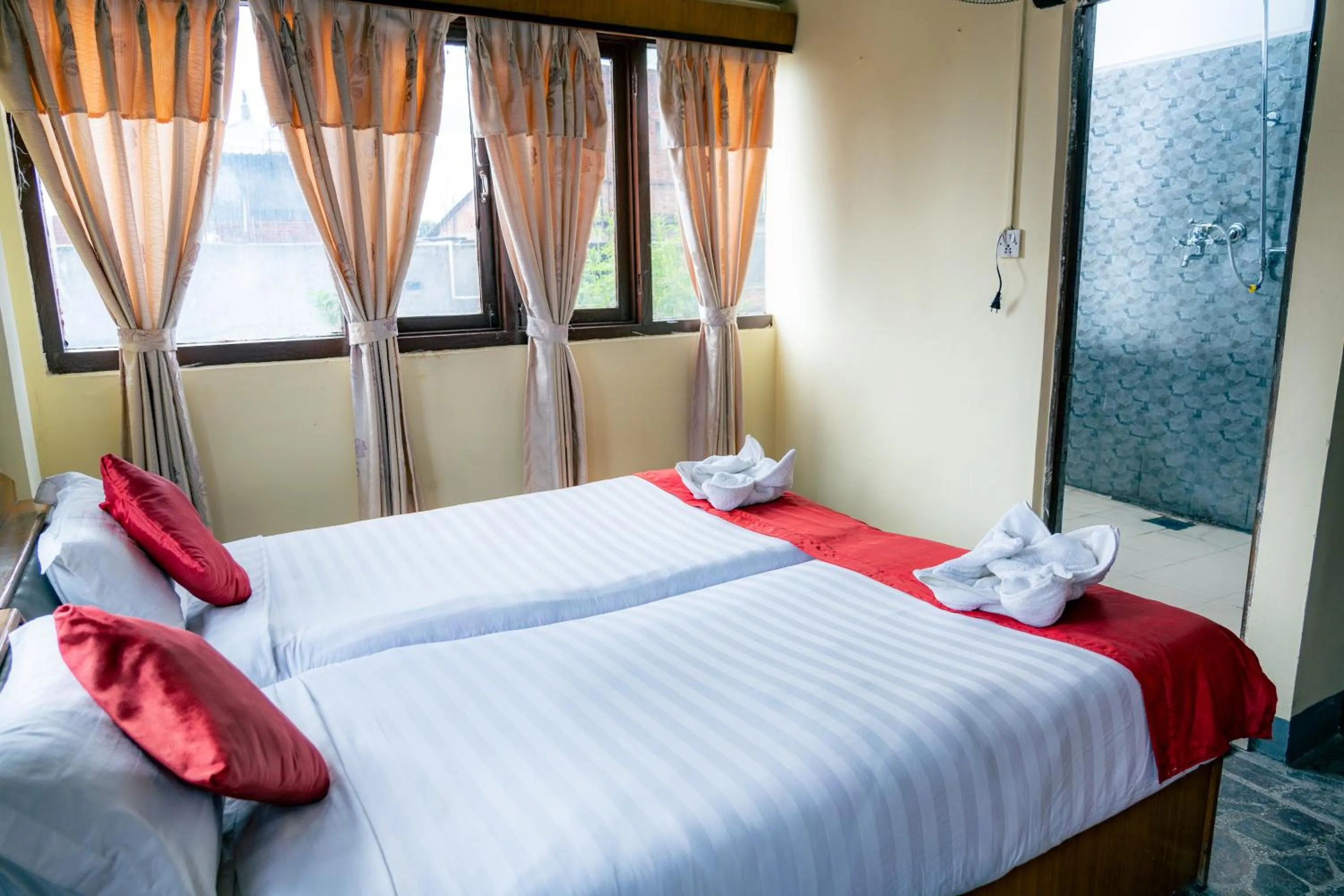 Bed in Golden Gate Guest House