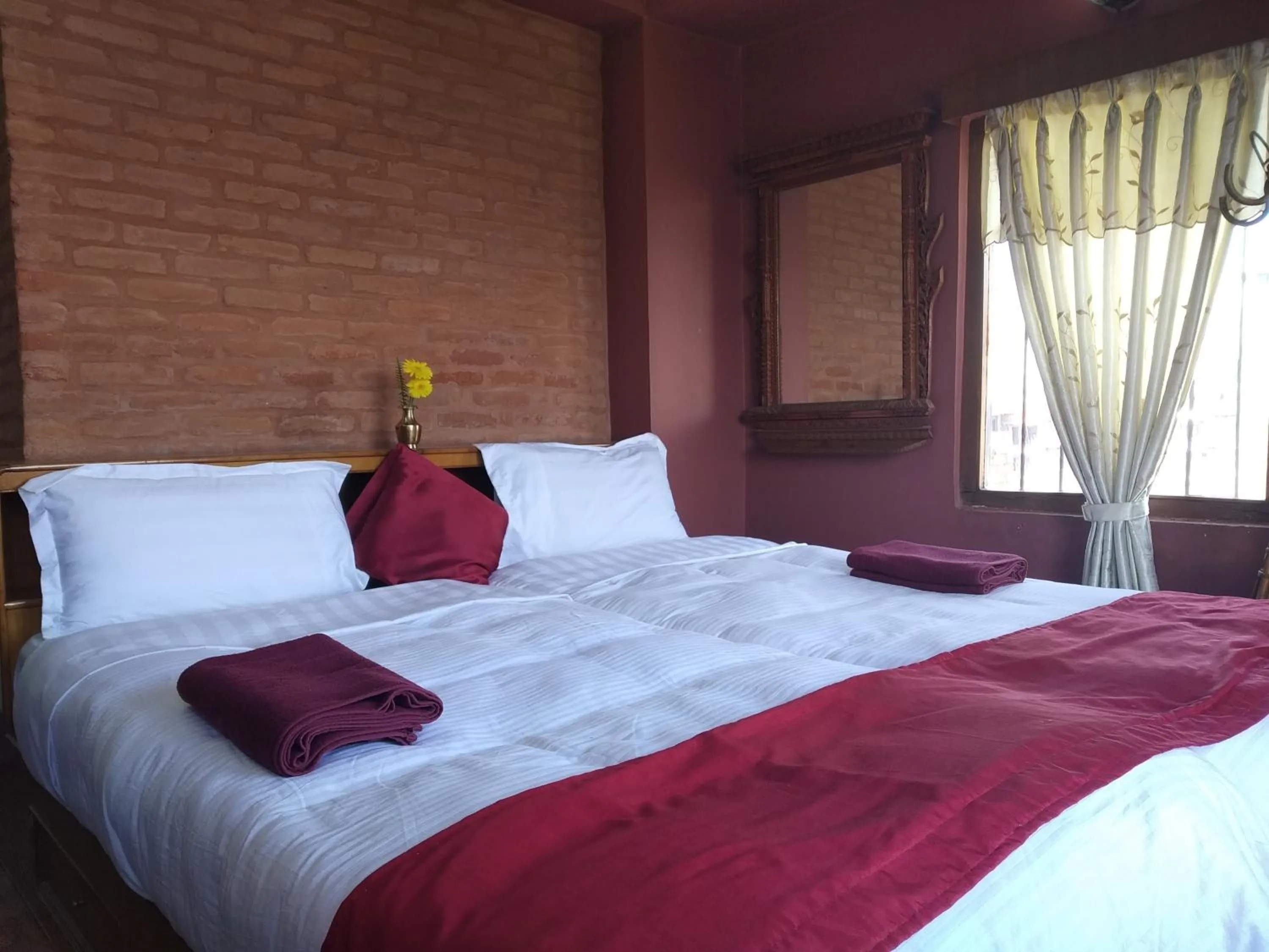 Bed in Golden Gate Guest House