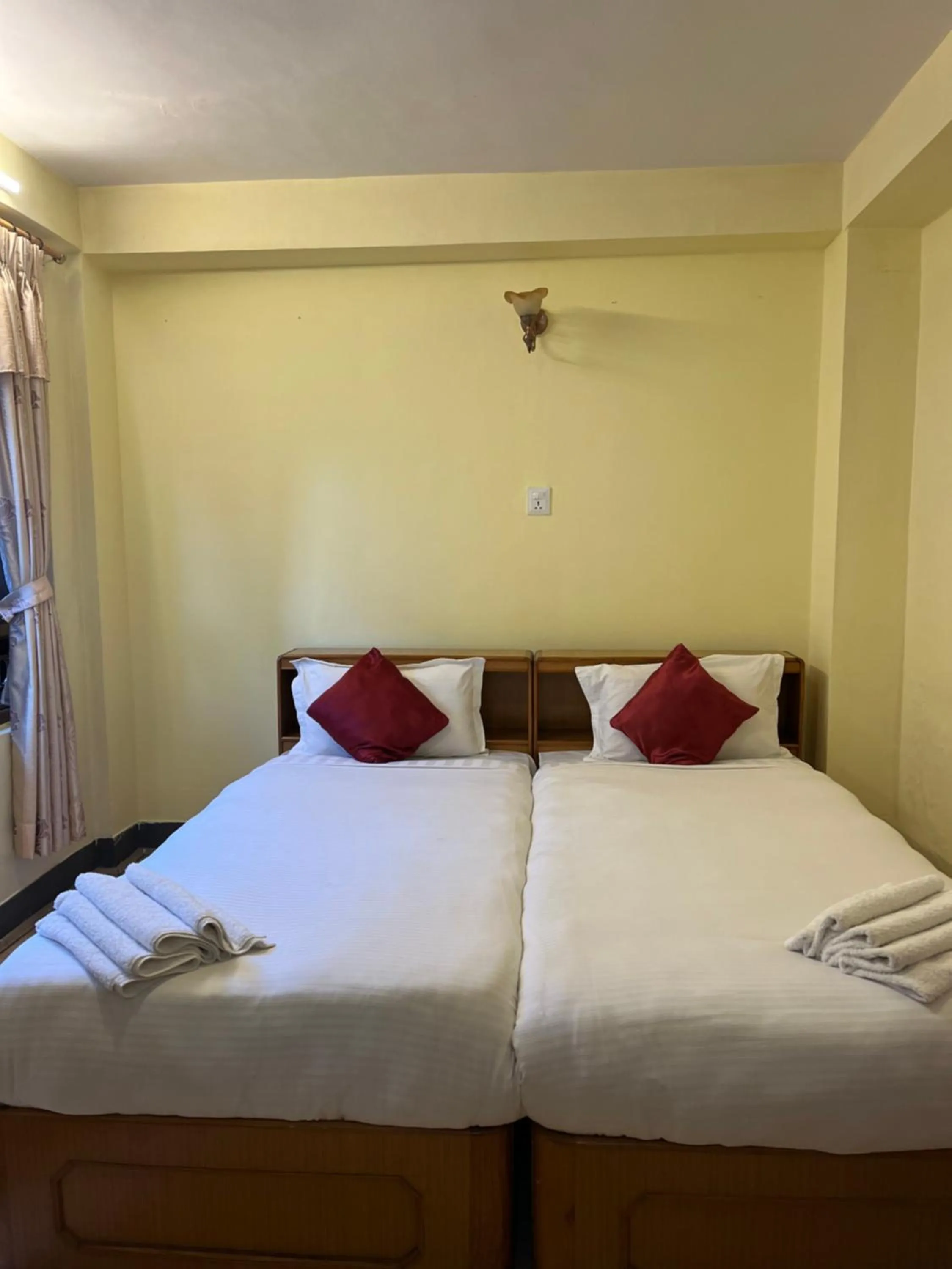 Bed in Golden Gate Guest House