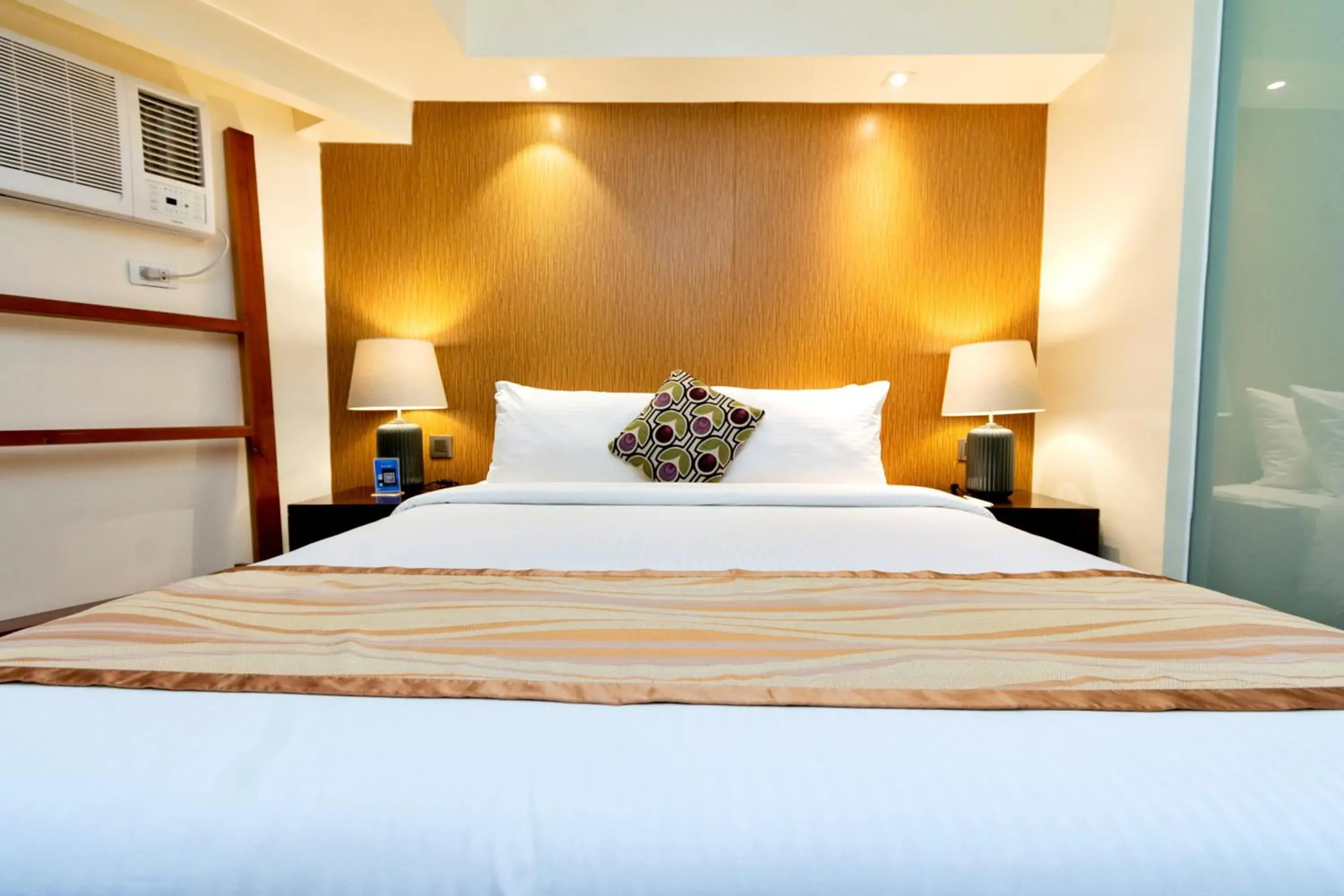 Standard Queen Room with Free Dip Pool Bar Access in Ferra Premier by JG Standard Queen Room with Free Dip Pool Bar Access in Ferra Premier by JG