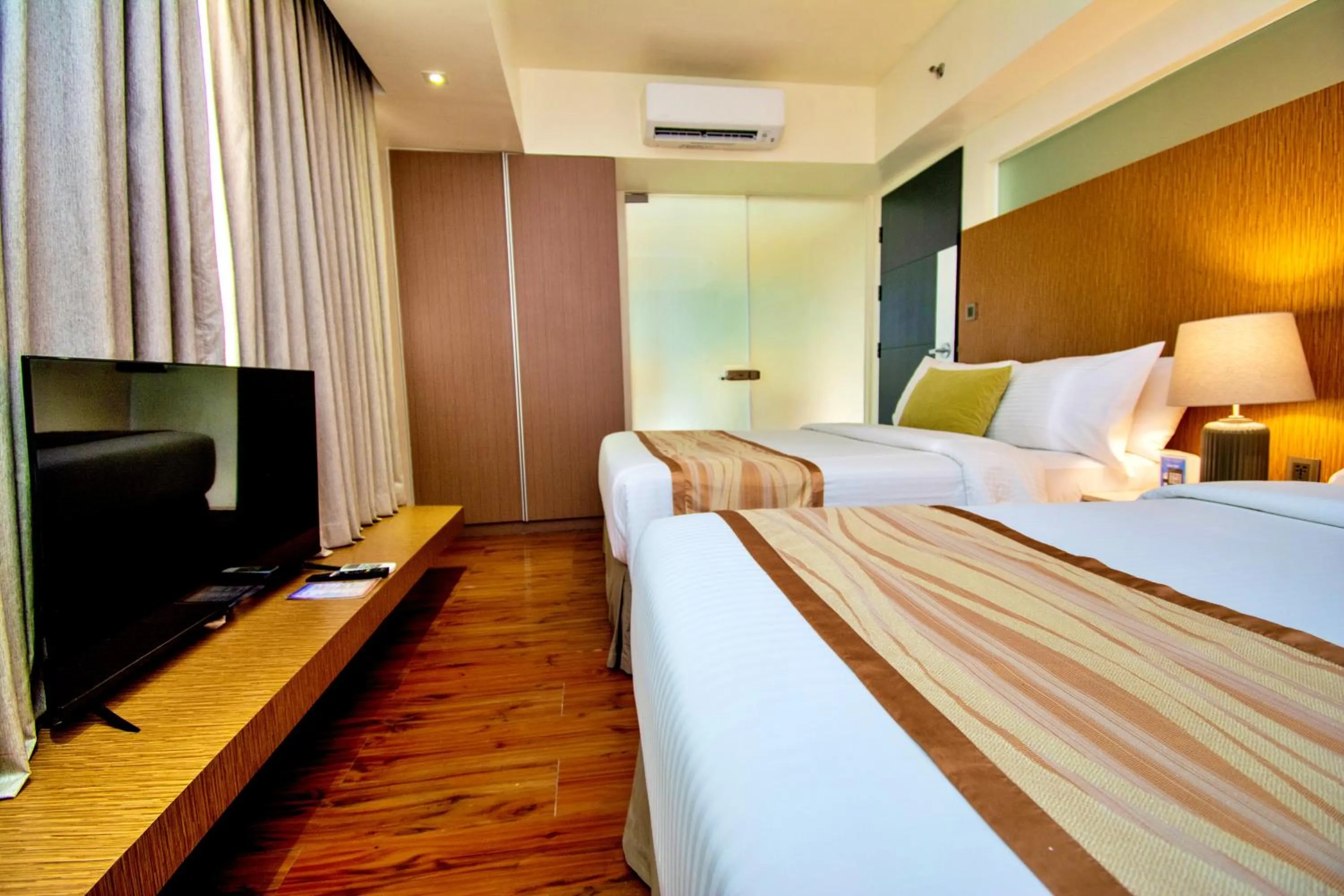 Bed in Ferra Premier by JG