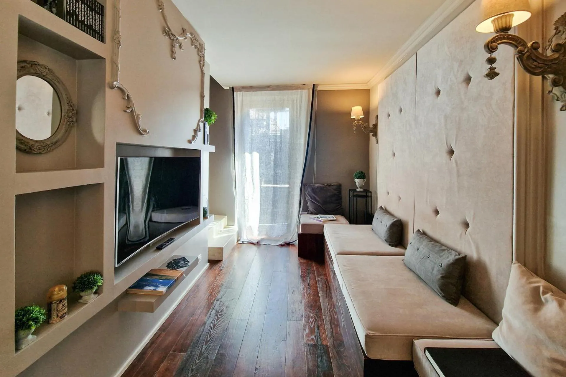 Luxury in the Center by Host Hero