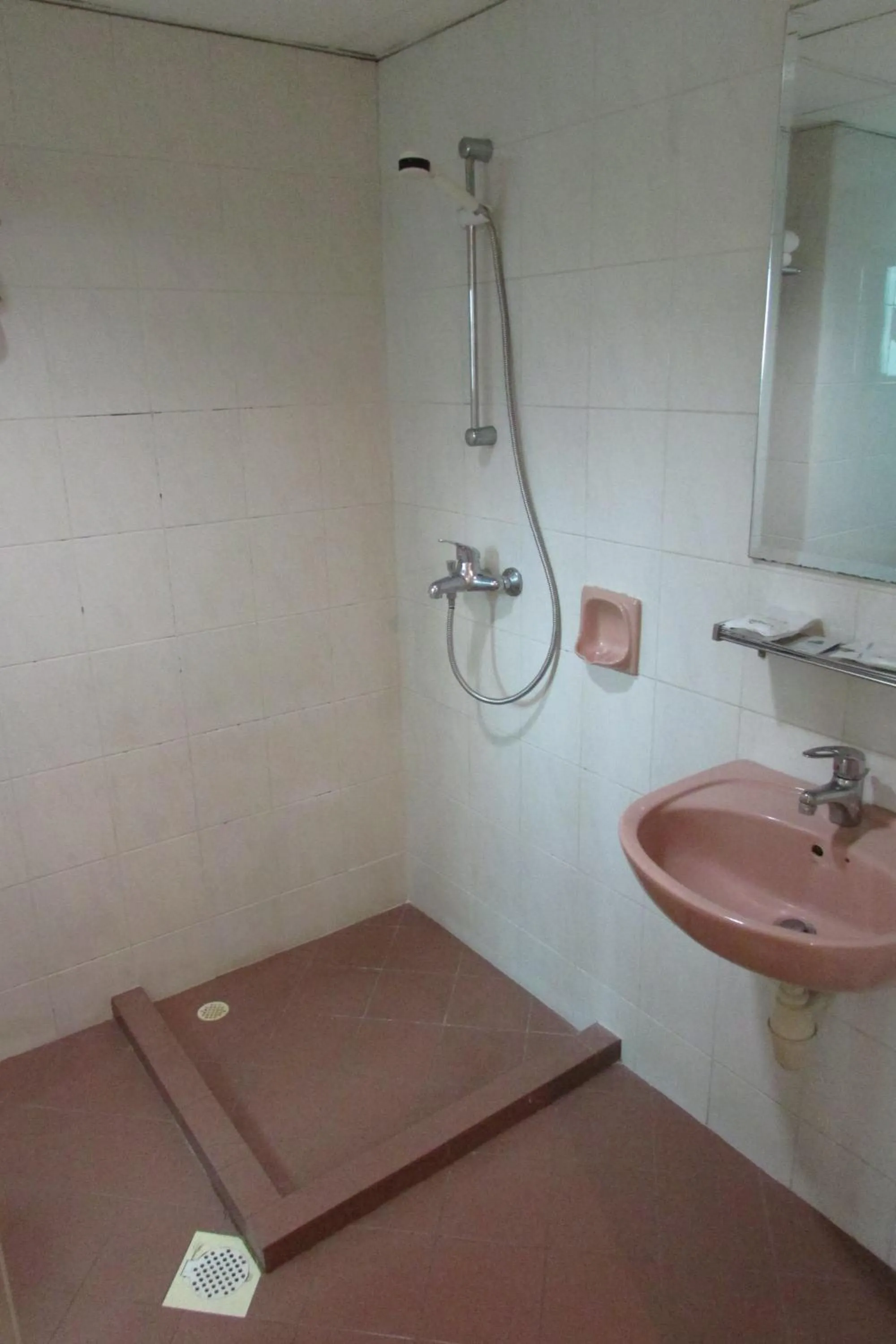 Bathroom in New Orchid Hotel