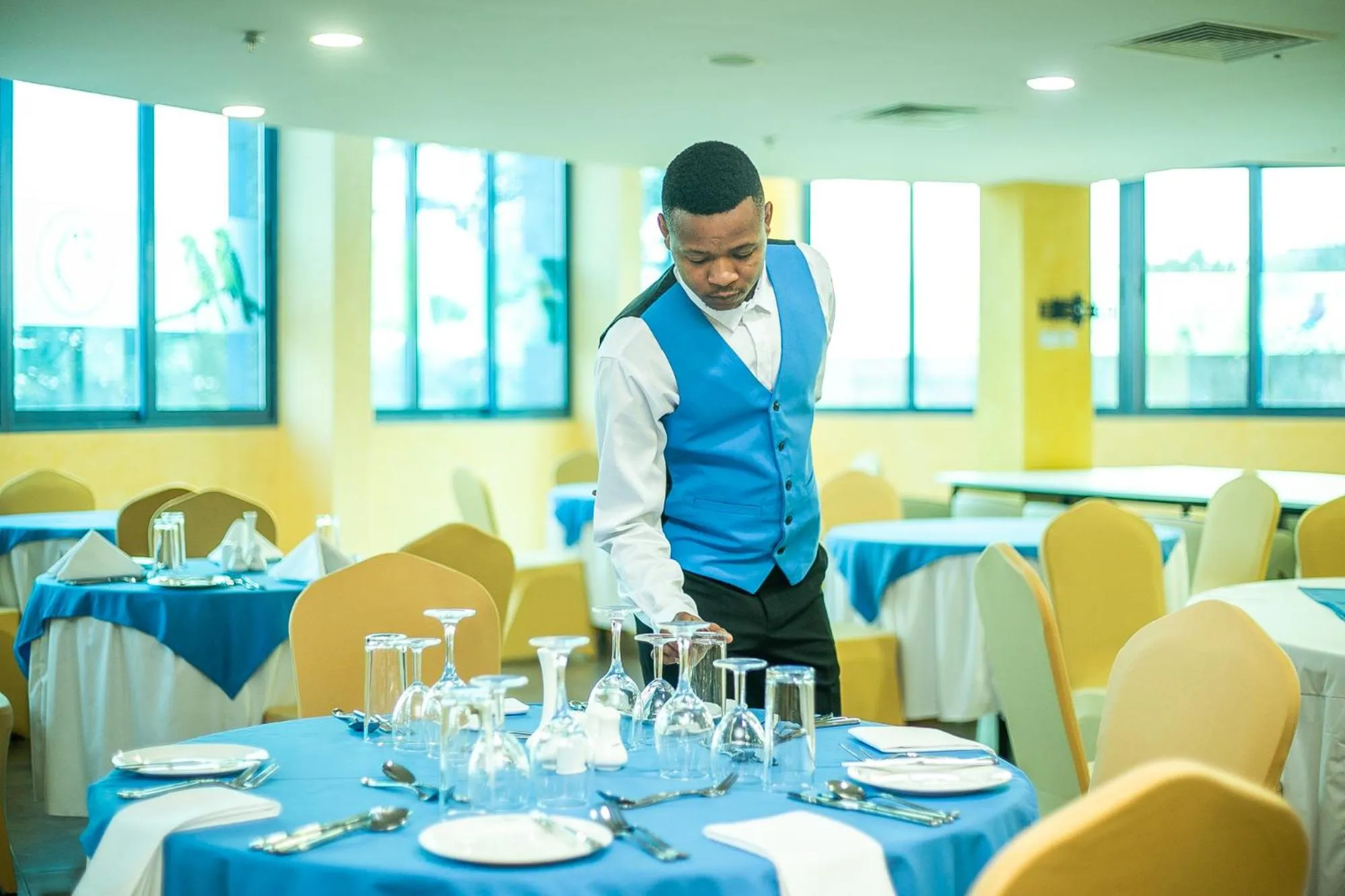 Restaurant/places to eat in Parrot Hotel Arusha