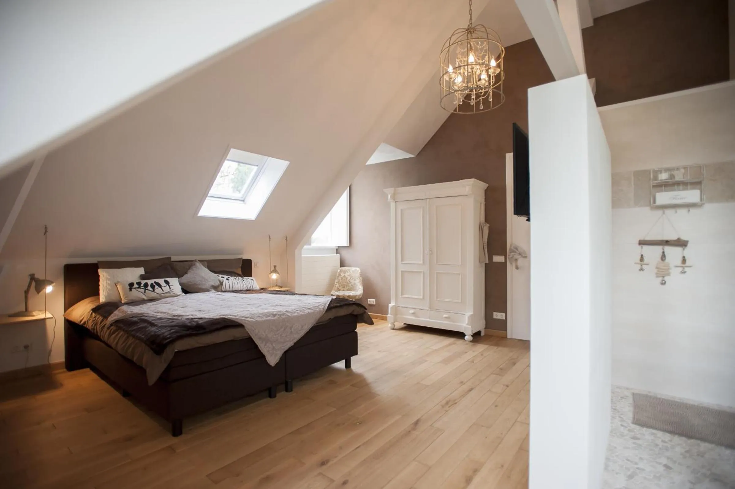 Photo of the whole room, Bed in Boutique B&B Villa Heidetuin