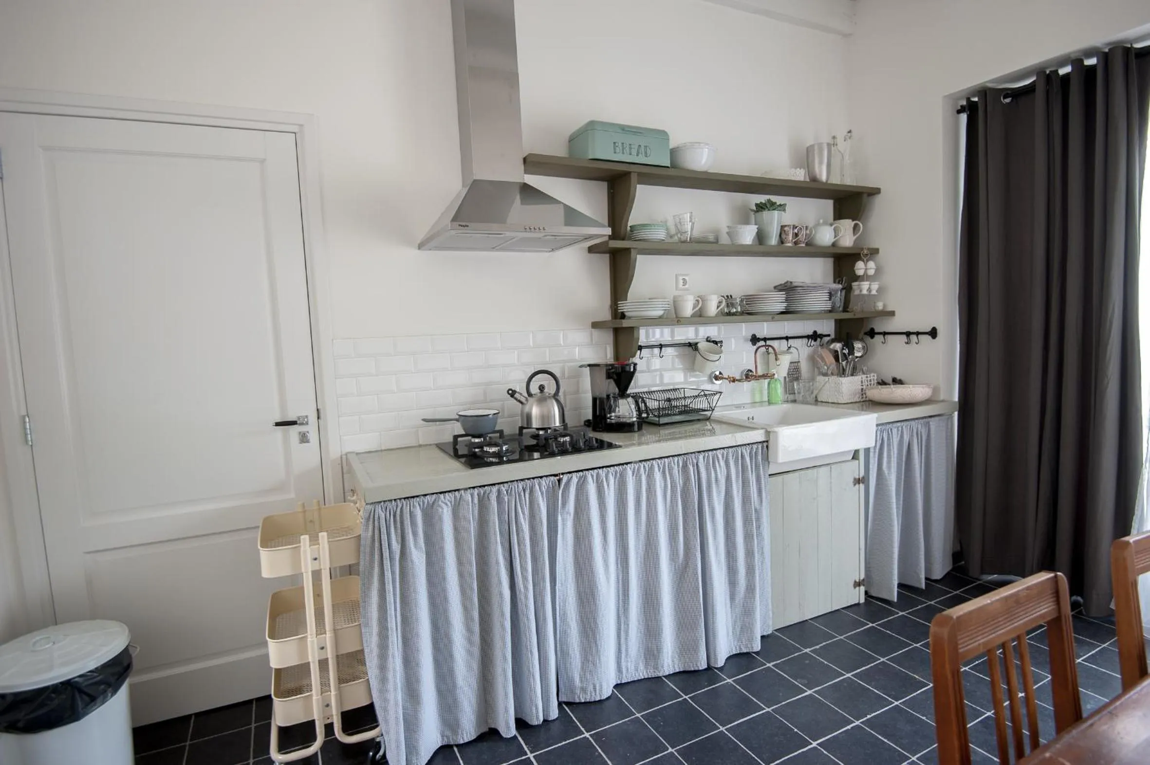 Kitchen or kitchenette in Boutique B&B Villa Heidetuin