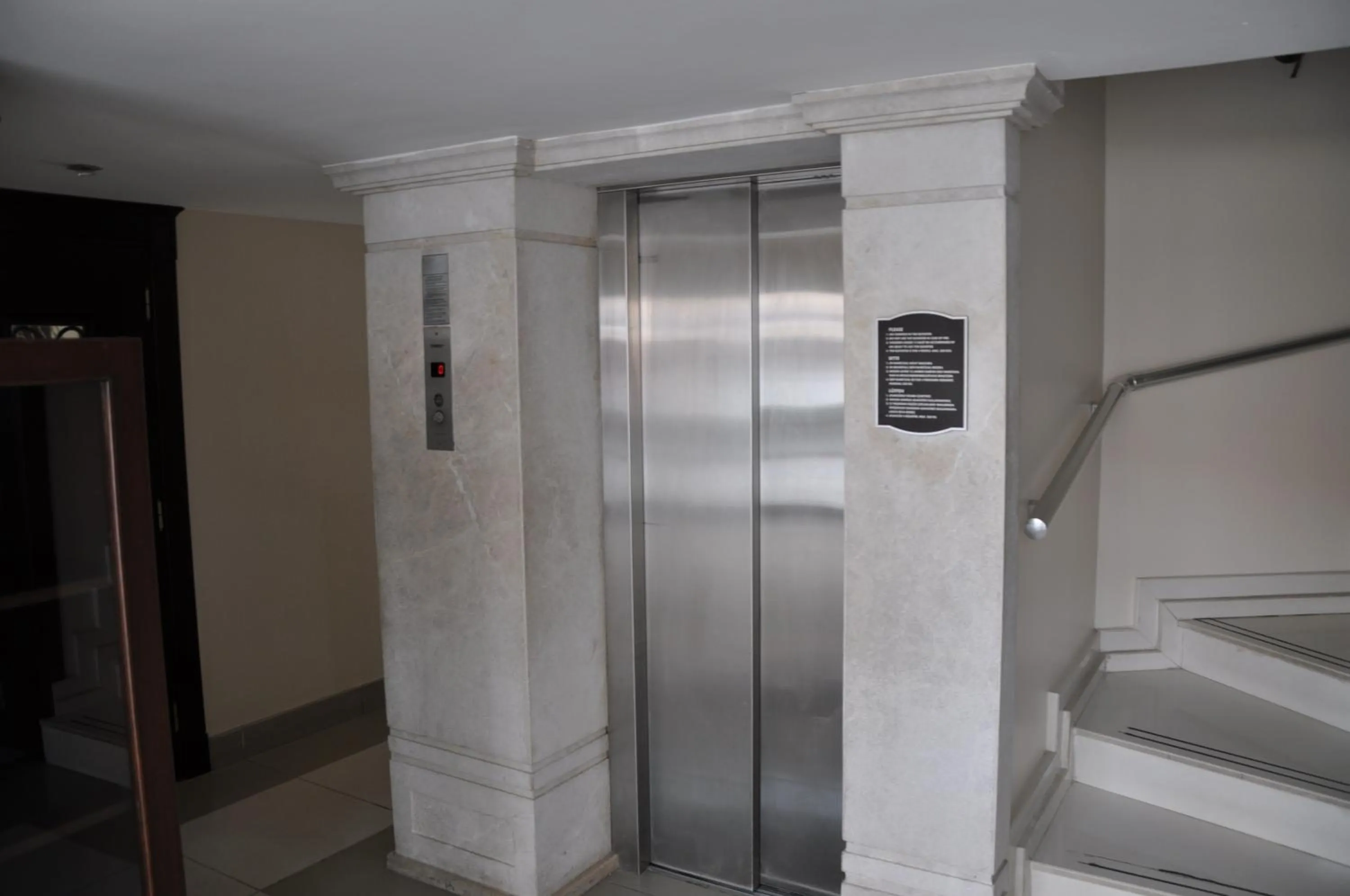 elevator in Almena Hotel