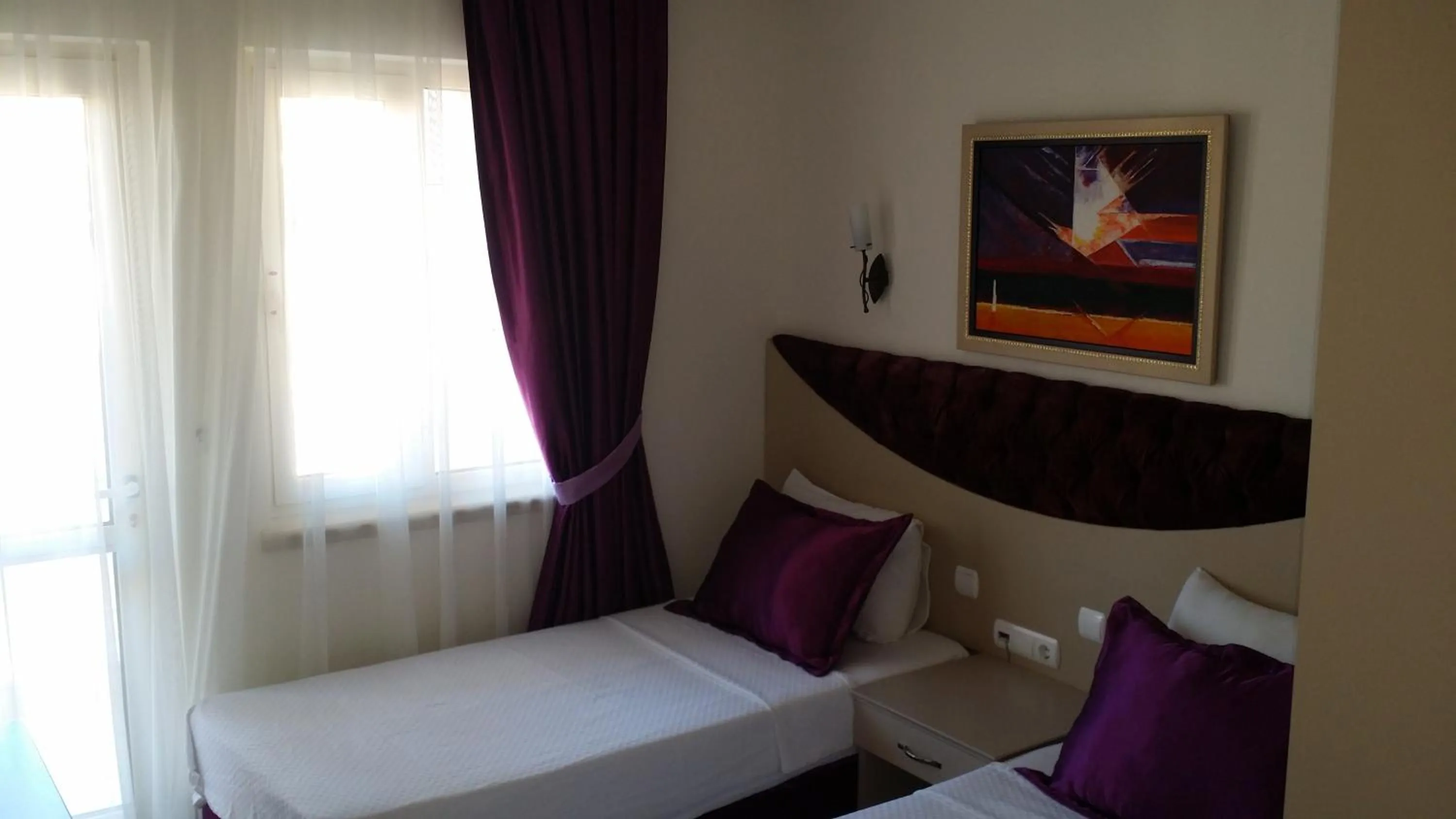 Photo of the whole room in Almena Hotel