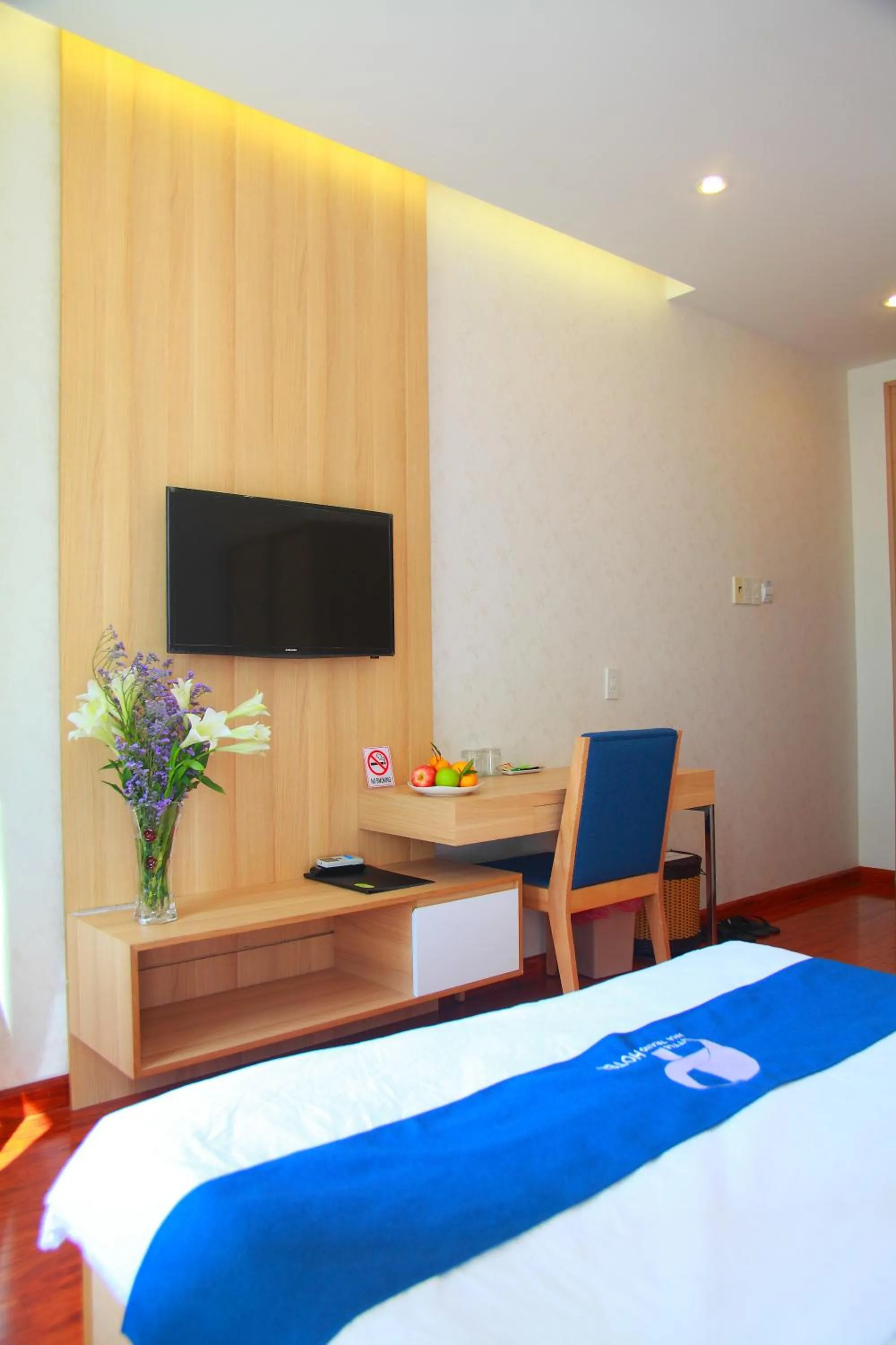 TV and multimedia, Bed in Little Nha Trang Hotel